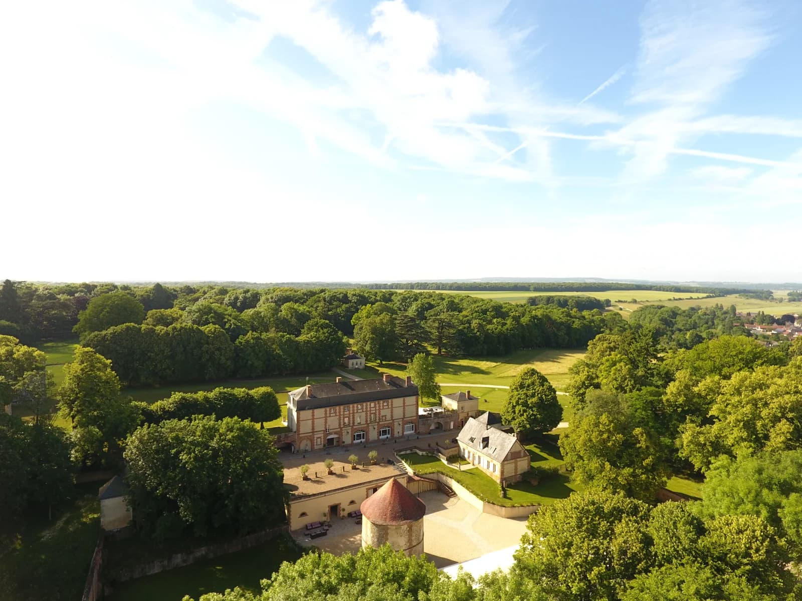 Meeting room in Domaine de Montchevreuil - 1