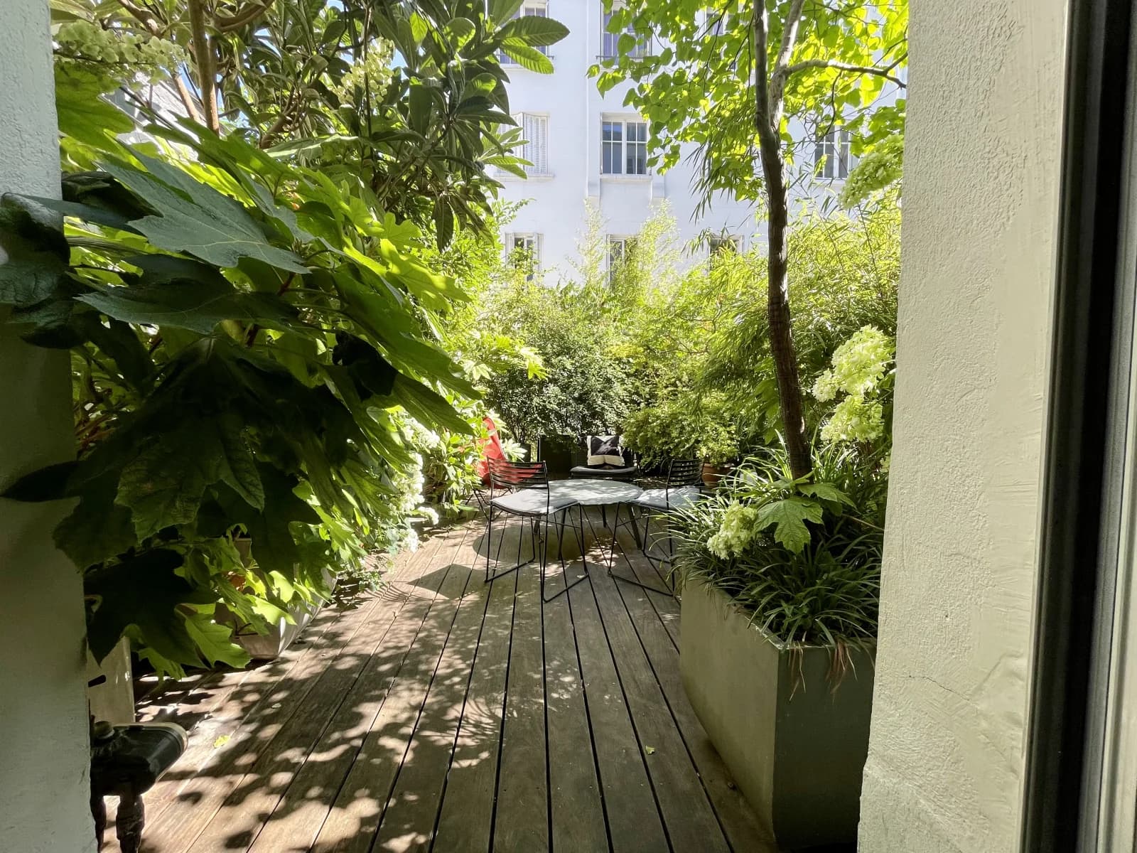 Espace Loft paisible et clair agrémenté d'une terrasse privée - 4