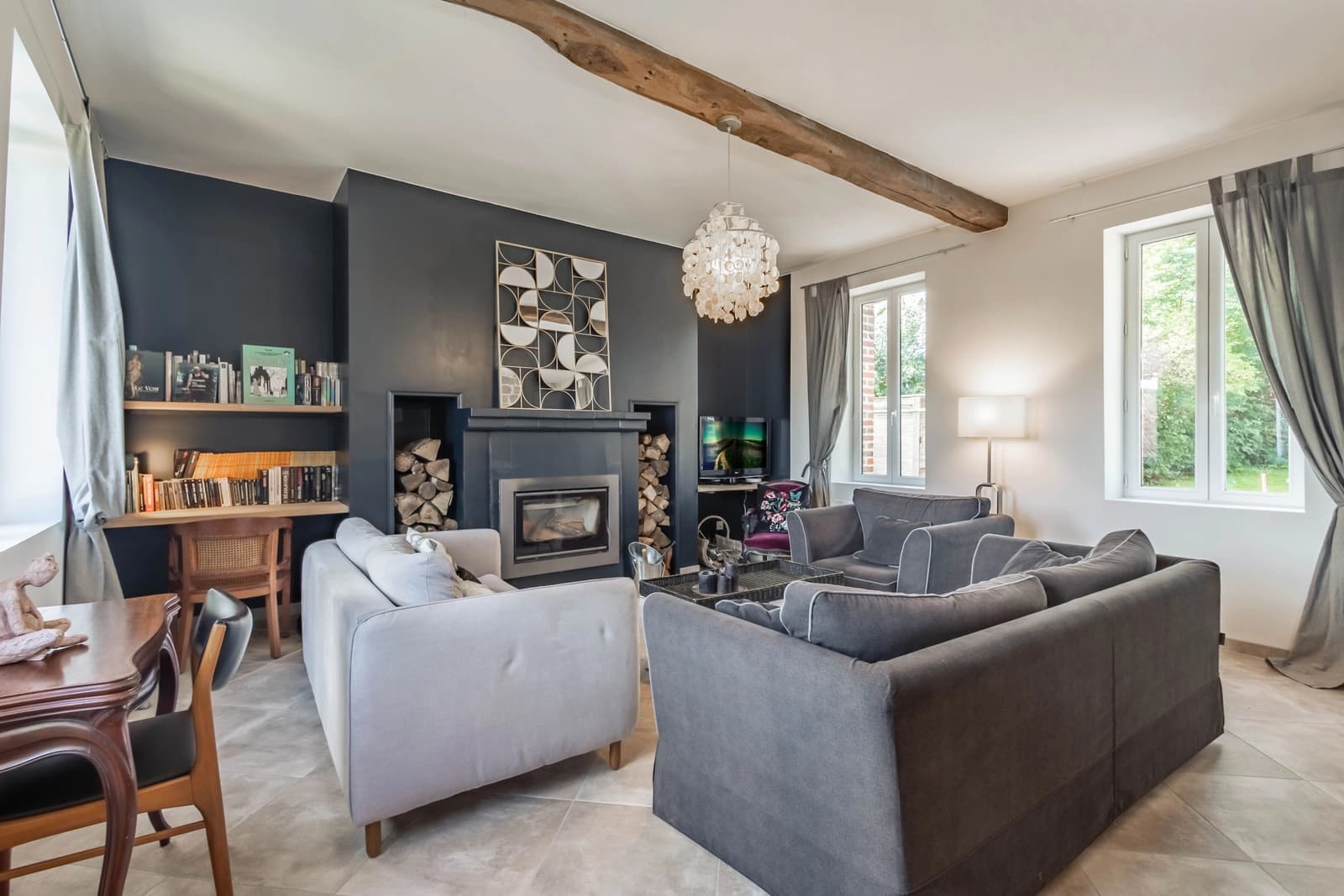 Living room in 16th-century listed manor house - 1