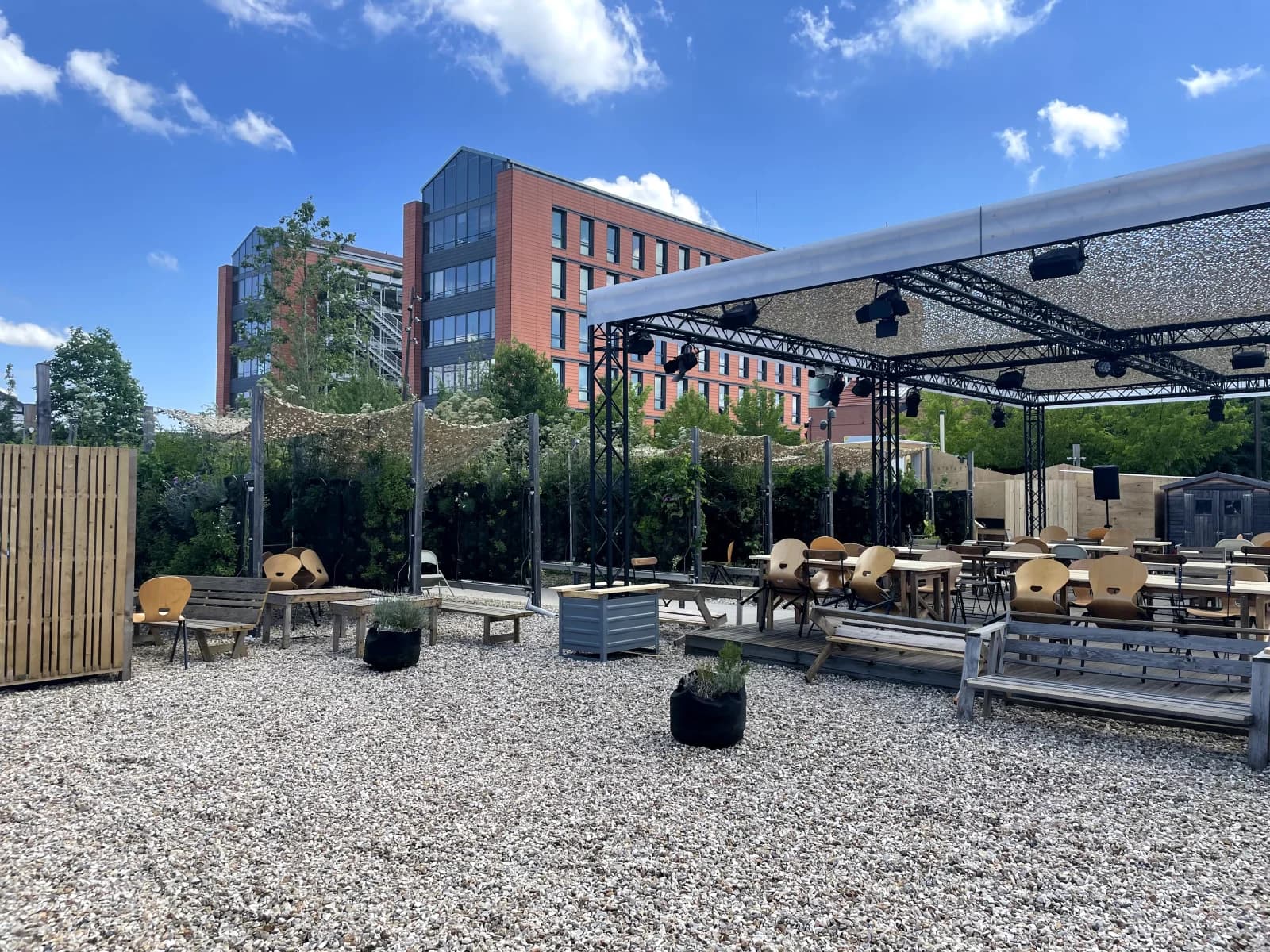 Salle de réunion dans Aubervilliers: grand jardin paysager, une oasis urbaine - 1