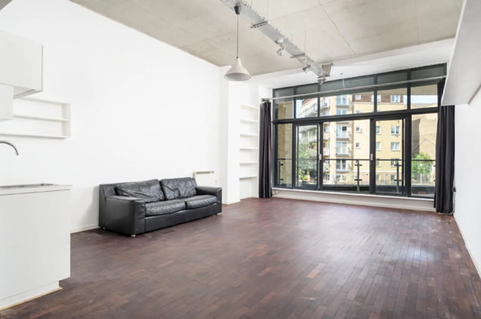 Living room in Stunning canalside photography studio. - 1