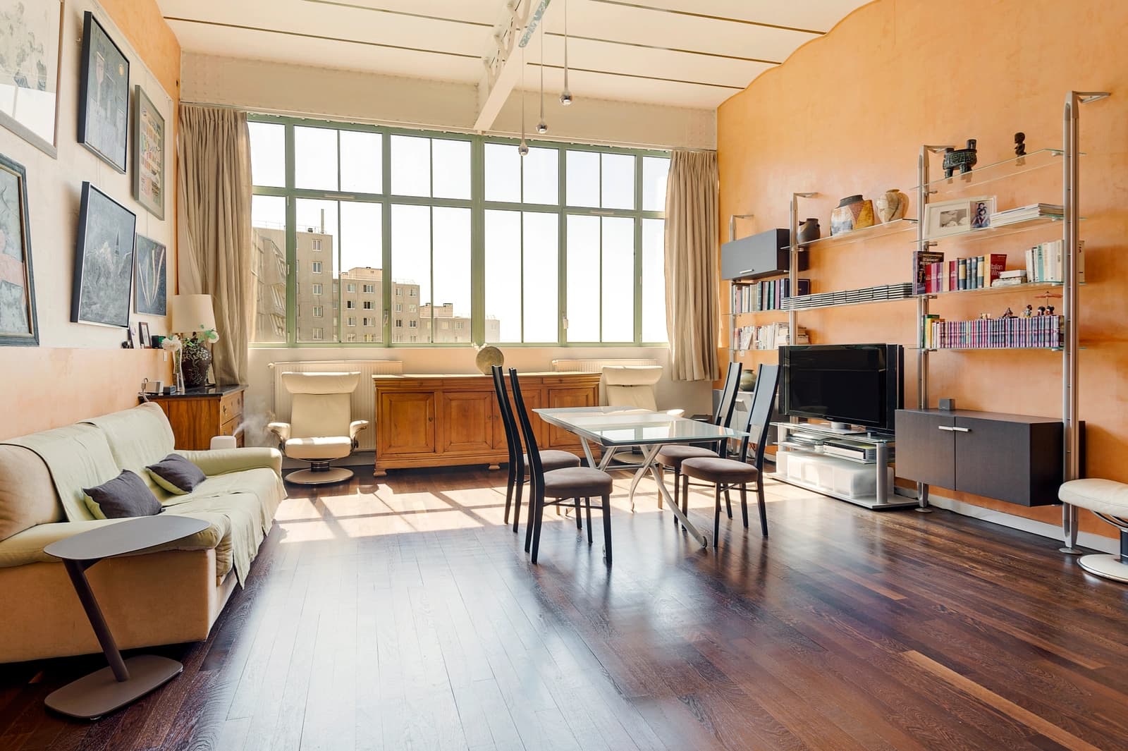 Salon dans Grand loft et son rooftop offrant une vue sur Paris - 0