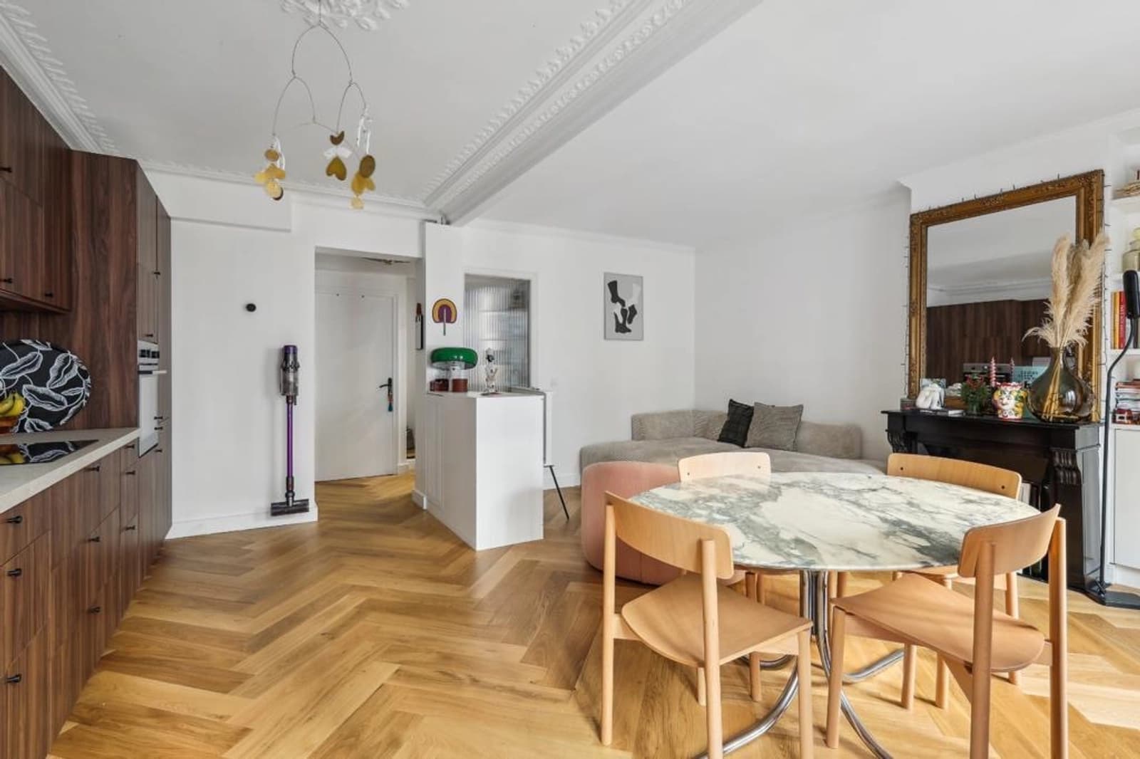 Space Design apartment in the Marais - 3