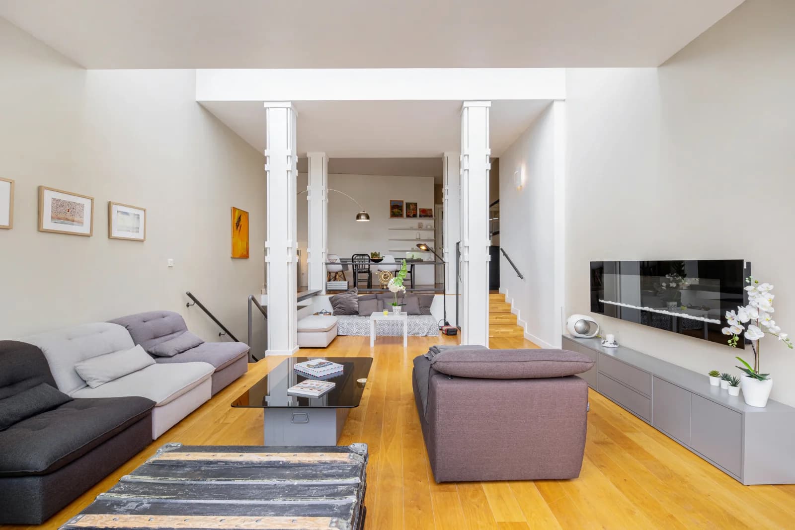 Living room in Nice space and kitchen available - 0