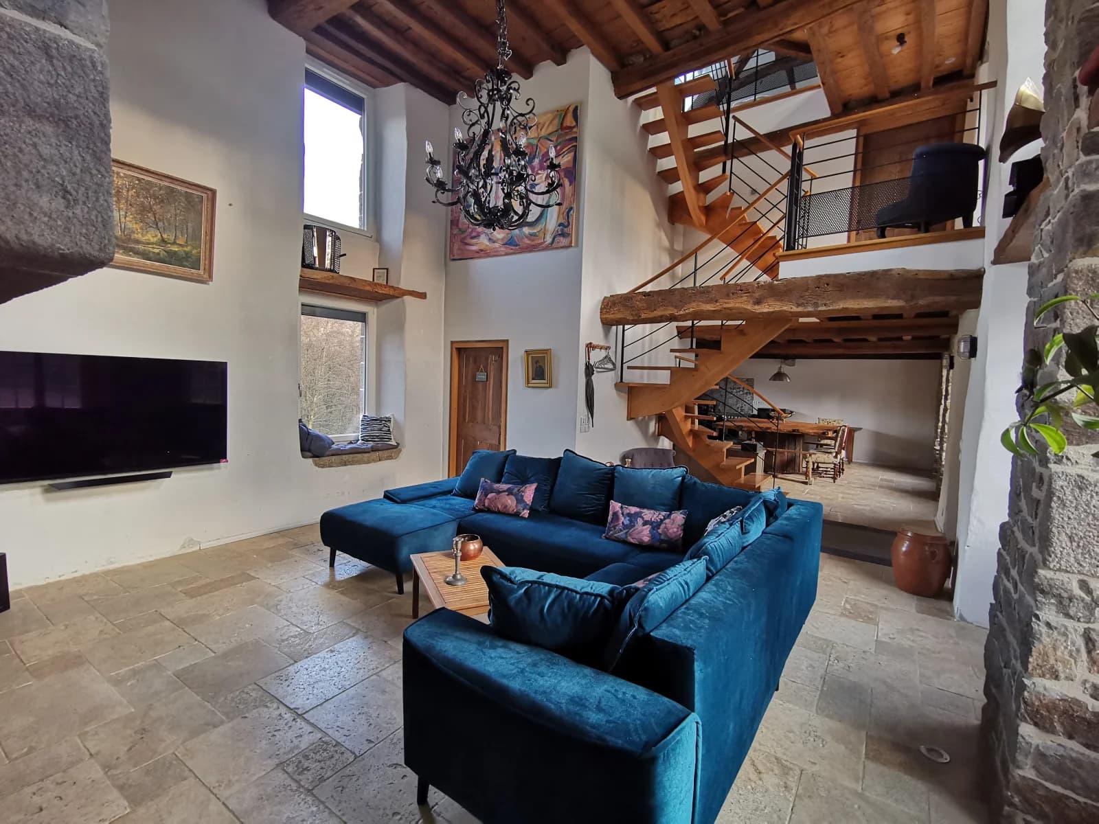 Living room in Estate with natural park and Jacuzzi Spa - 1