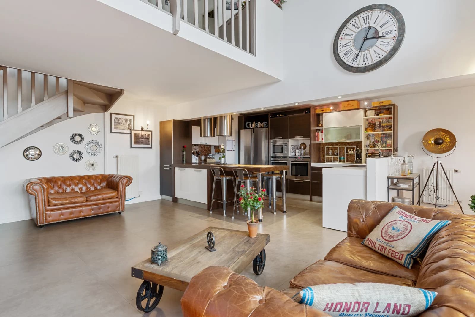 Living room in Beautiful Loft Shooting - 1