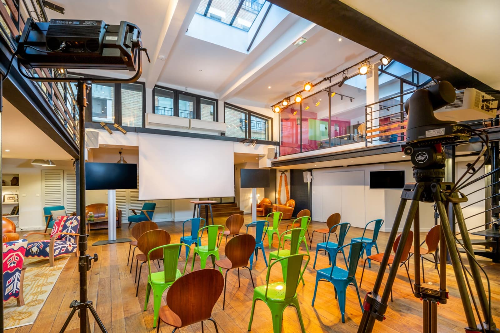 Meeting room in Unique and atypical 600m² loft in Paris - 1