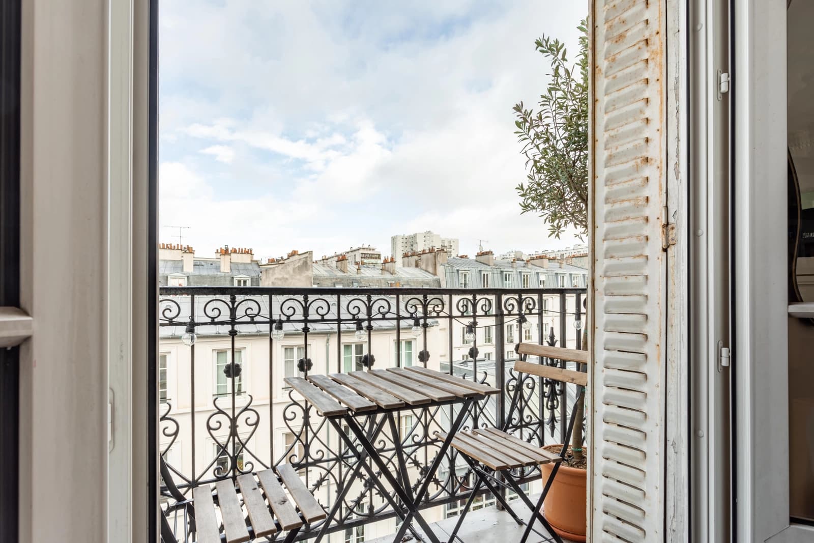 Salle de réunion dans Logement contemporain baigné d'une clarté apaisante - 1