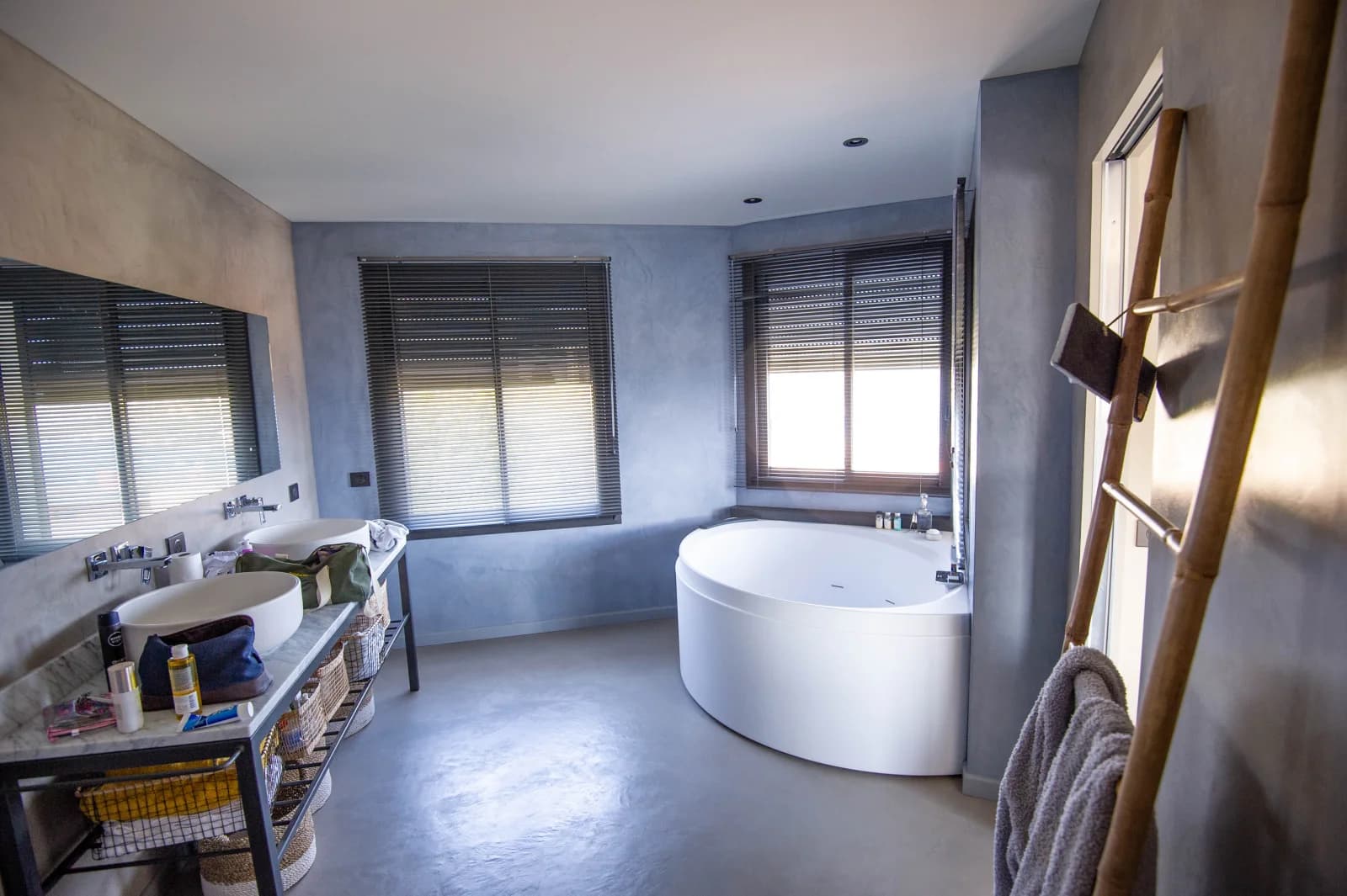 Salle de bain dans Luxueuse villa moderne avec vue mer panoramique 360° - 1