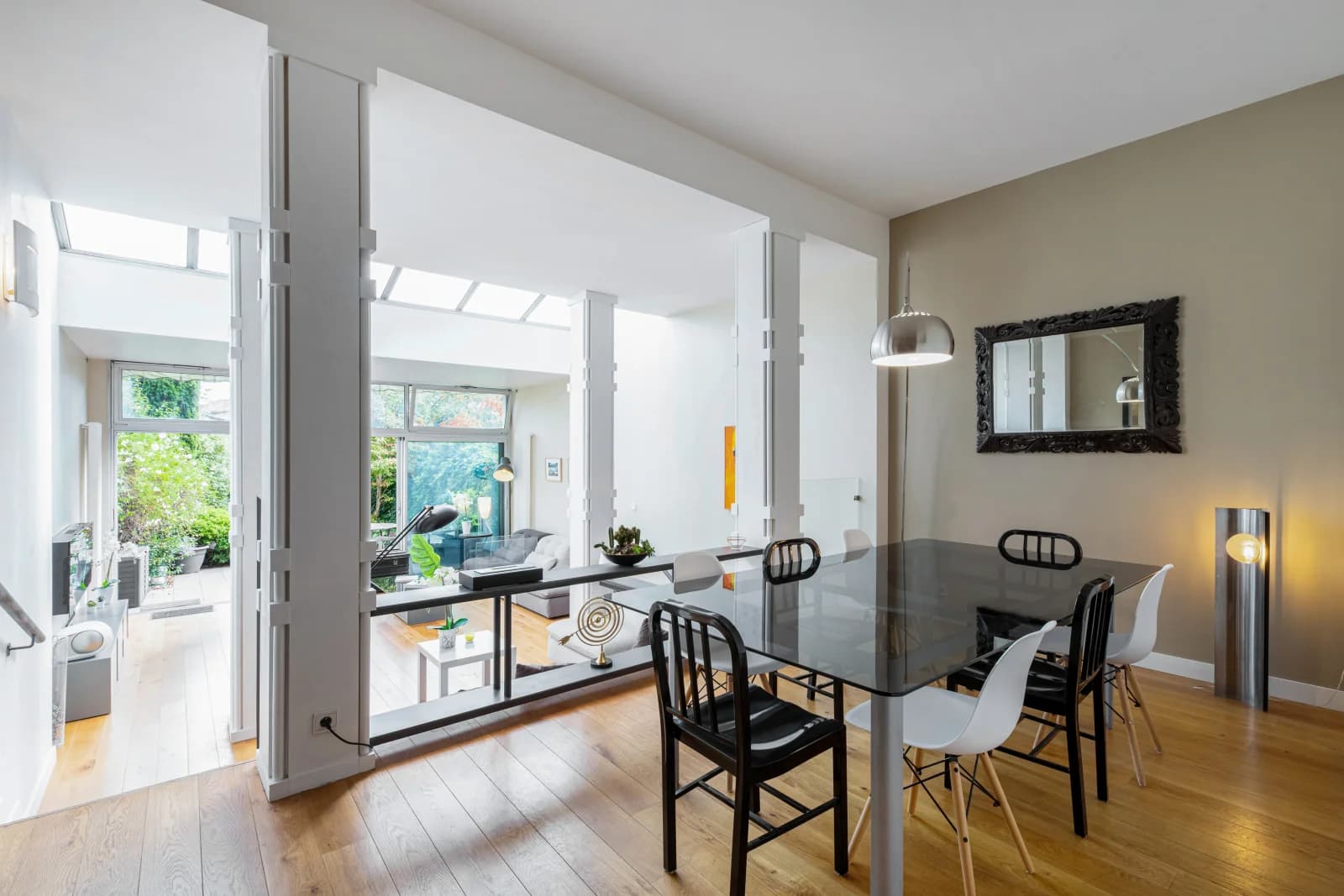 Meeting room in Nice space and kitchen available - 1