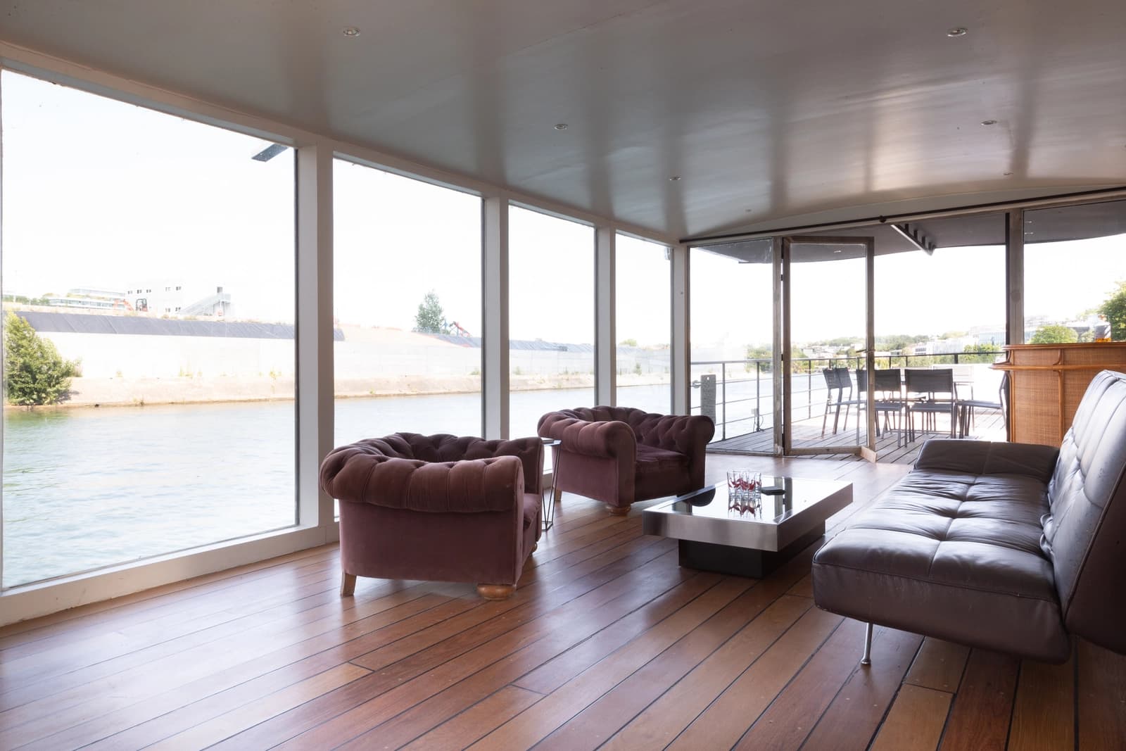 Living room in A loft on the water - 1