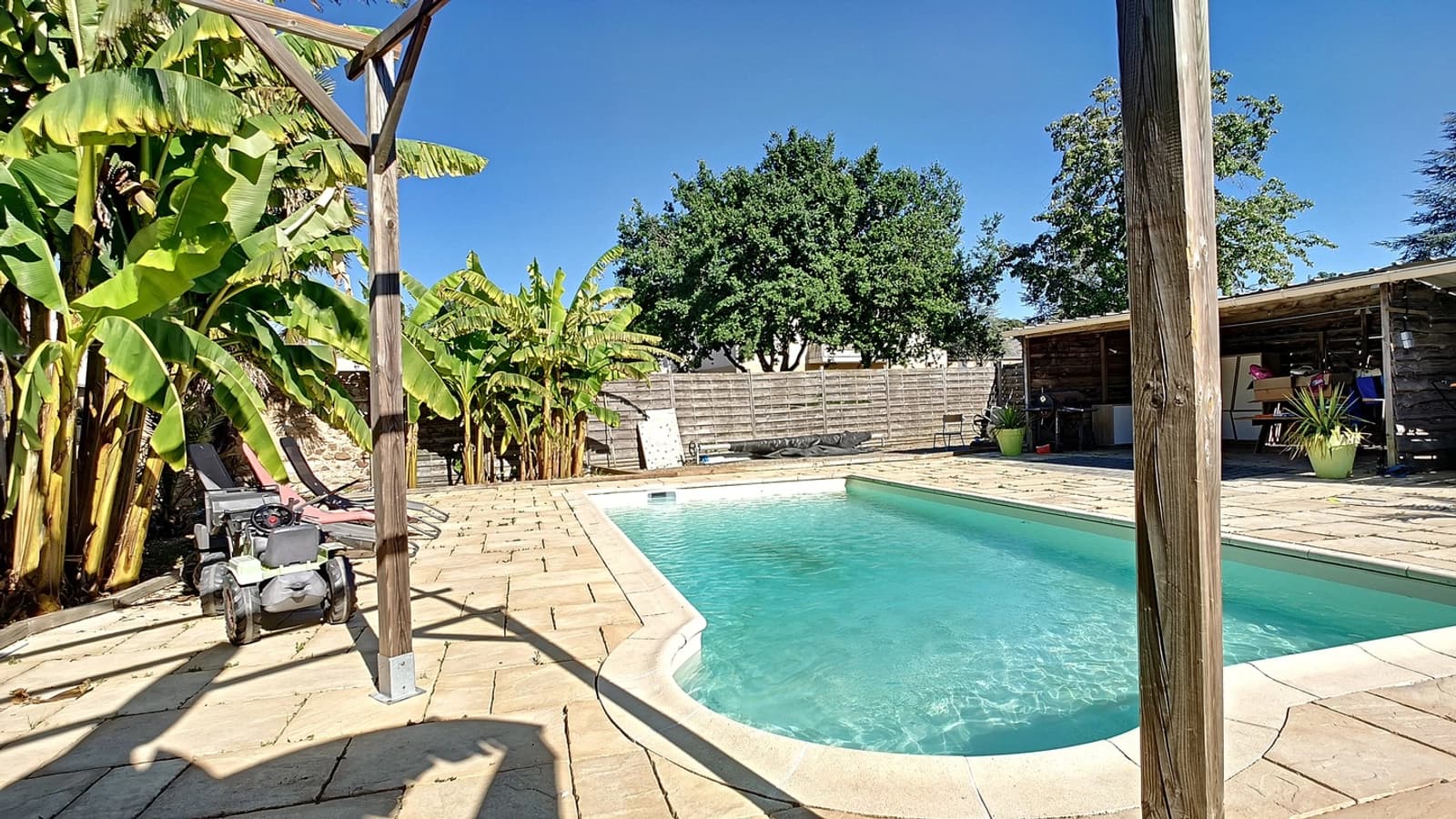 Salle de réunion dans Angers: maison paisible avec jardin et piscine - 1
