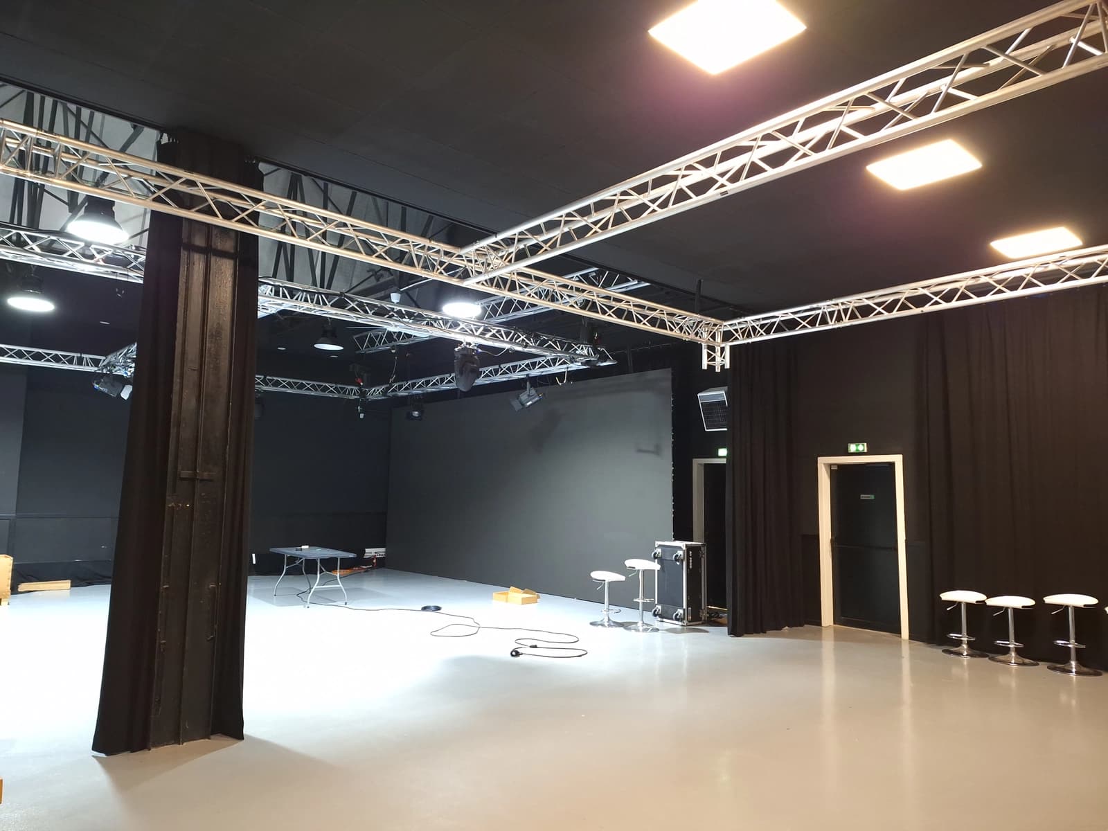 Space Filming set 10 minutes from Lille! - 3