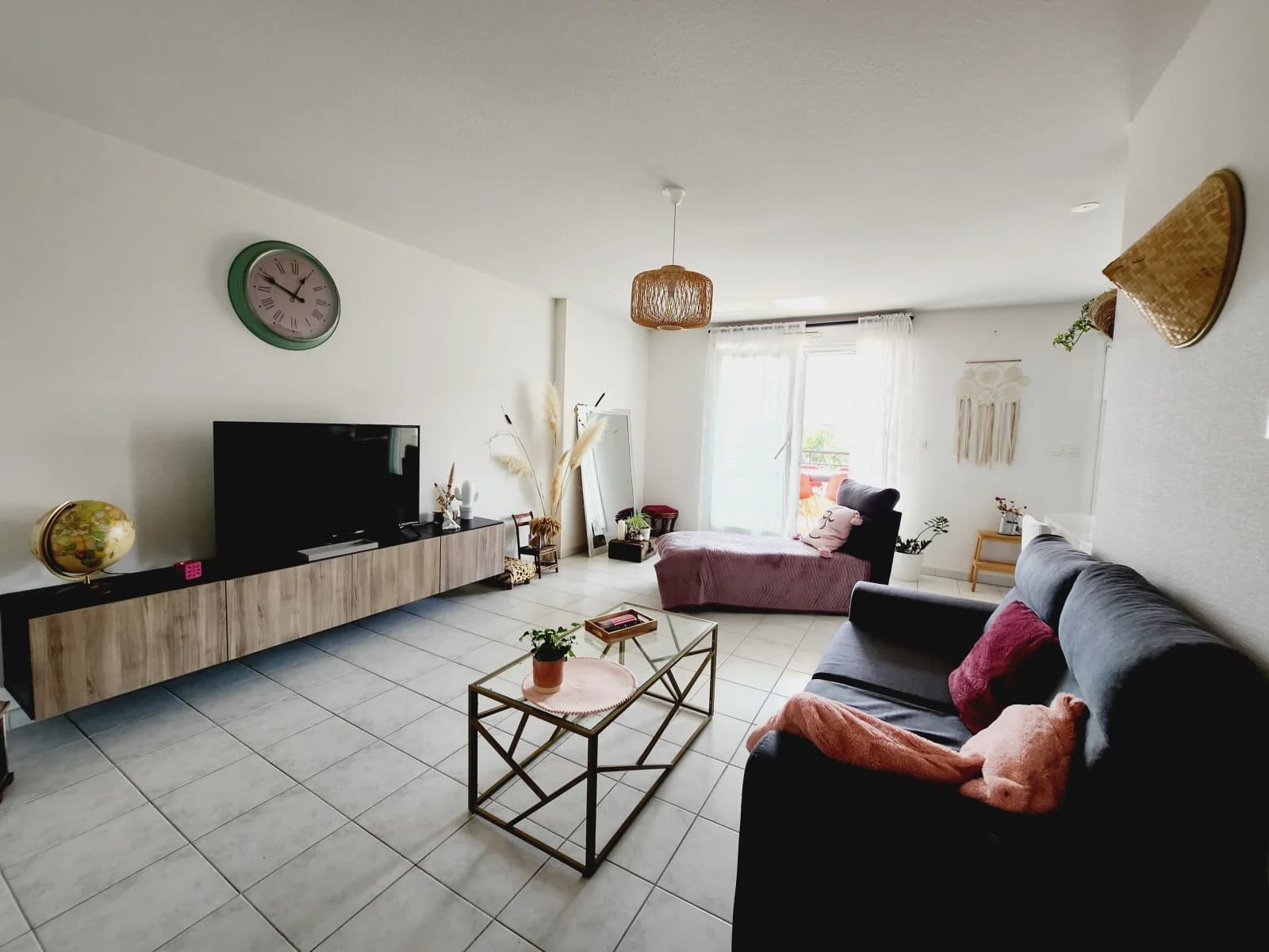 Espace Logements clairs offrant de beaux volumes de vie - 4