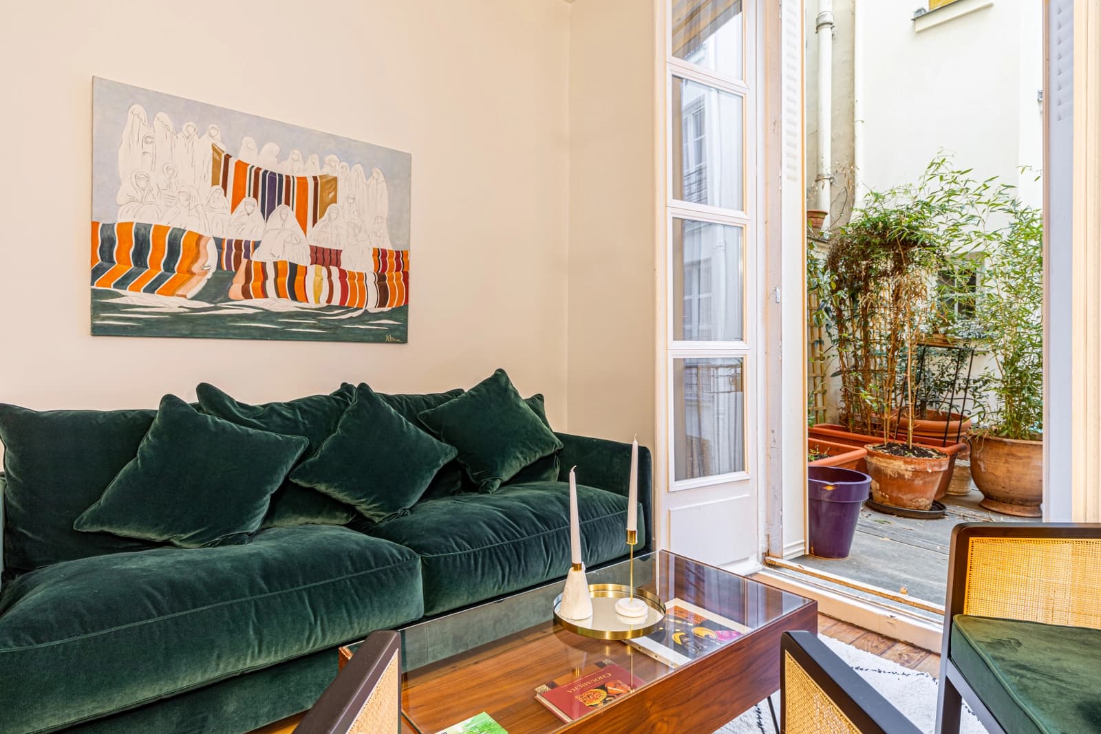 Living room in Trendy architect-designed apartment in the heart of Paris - 1