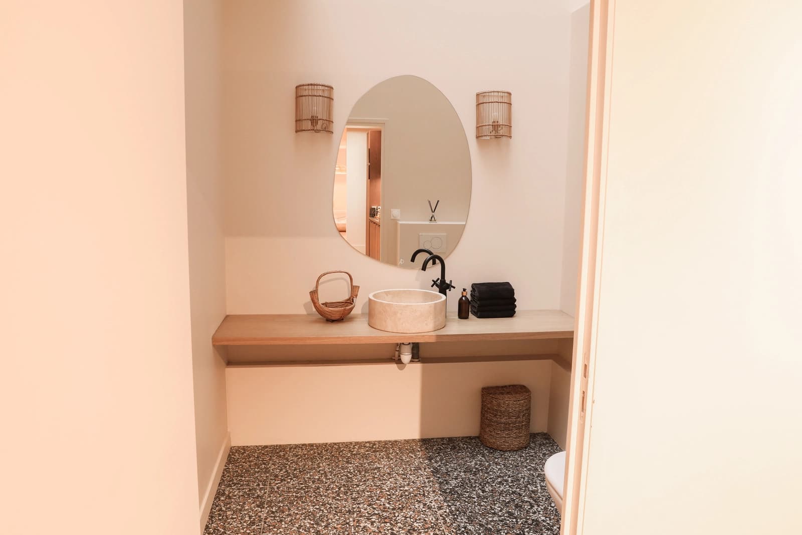 Salle de bain dans Sublime espace de réception au coeur du Marais - 1