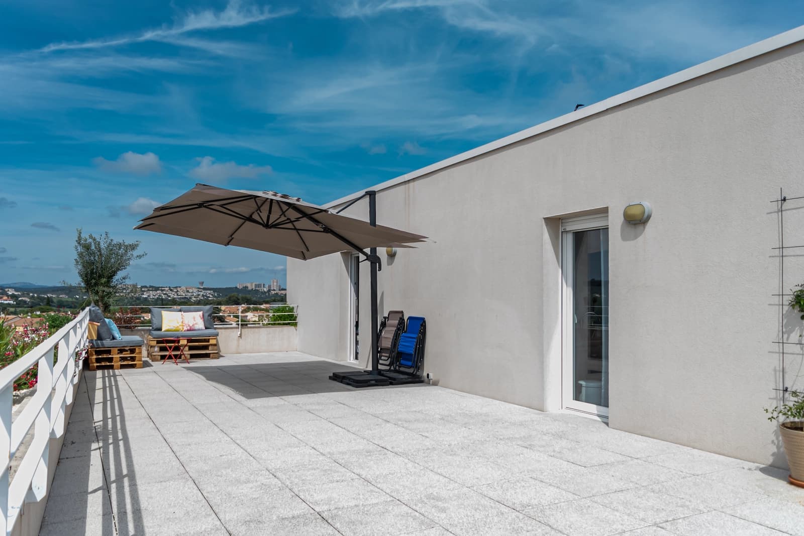 Meeting room in Apartment with very large terrace - 1