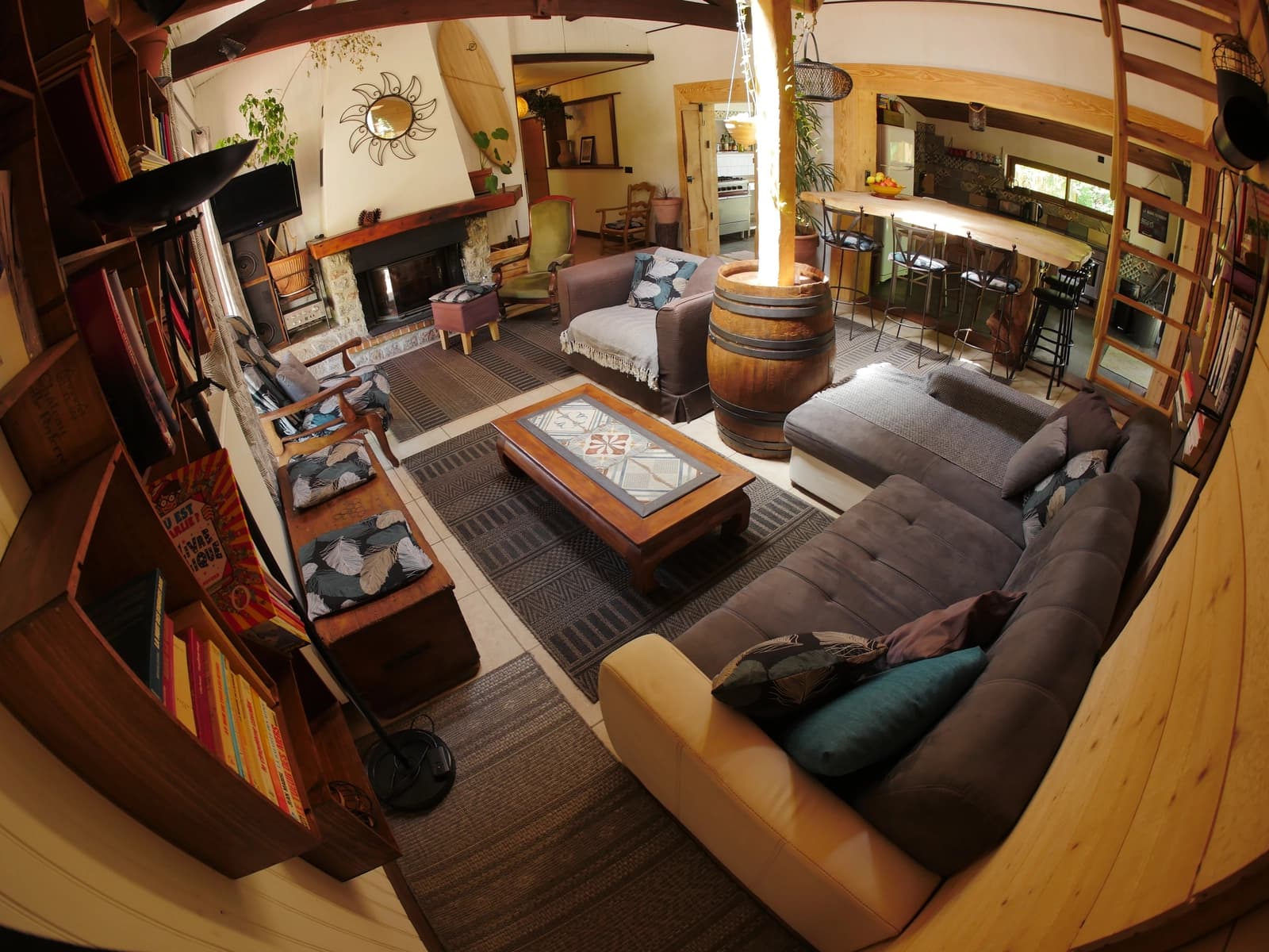 Salon dans Grande maison en pleine nature, ambiance surf camp - 1