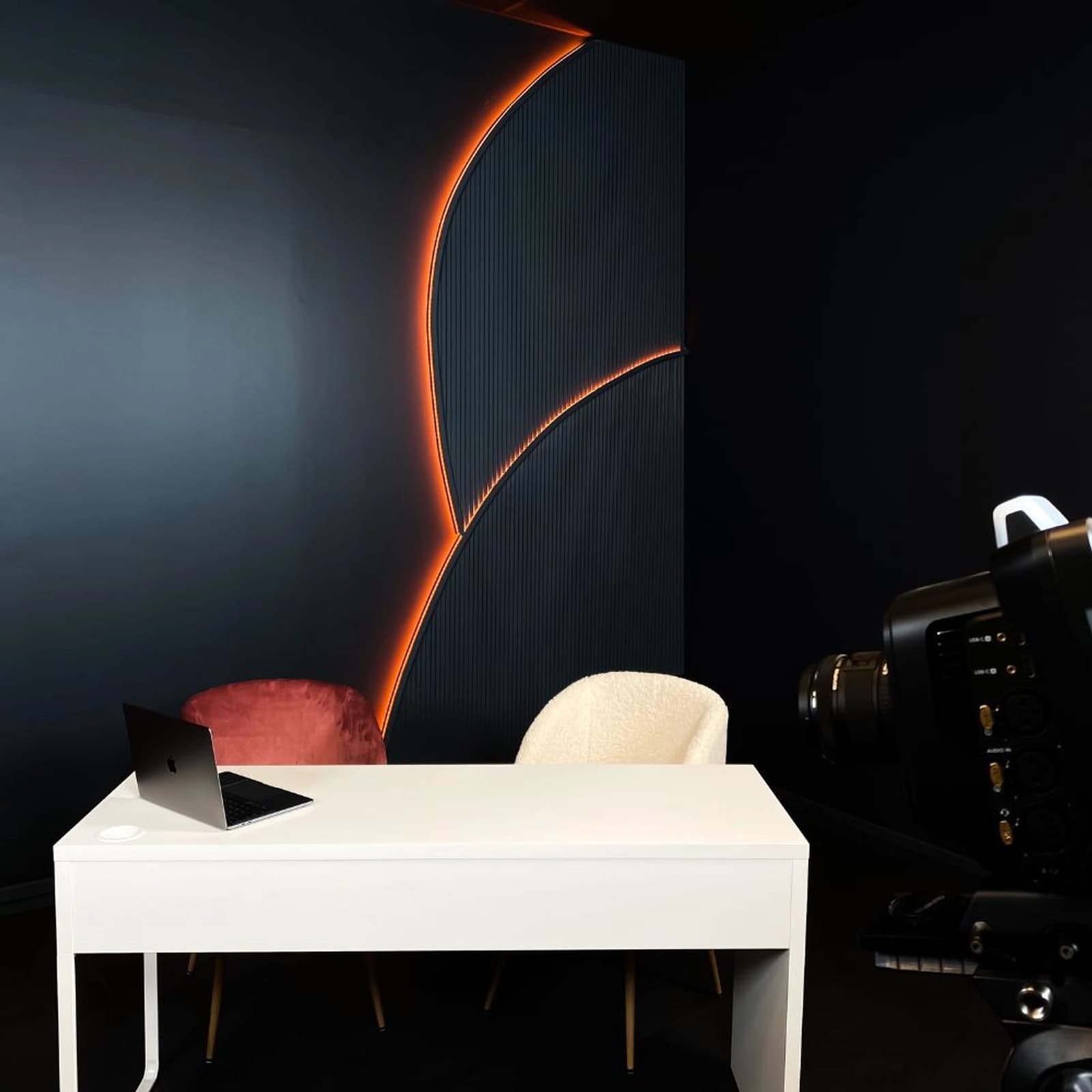 Bedroom in Video and podcast recording studio - 1