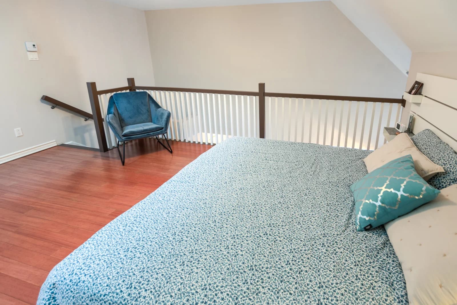 Chambre dans Le Condo Loft de Jack: un espace design et personnel - 1