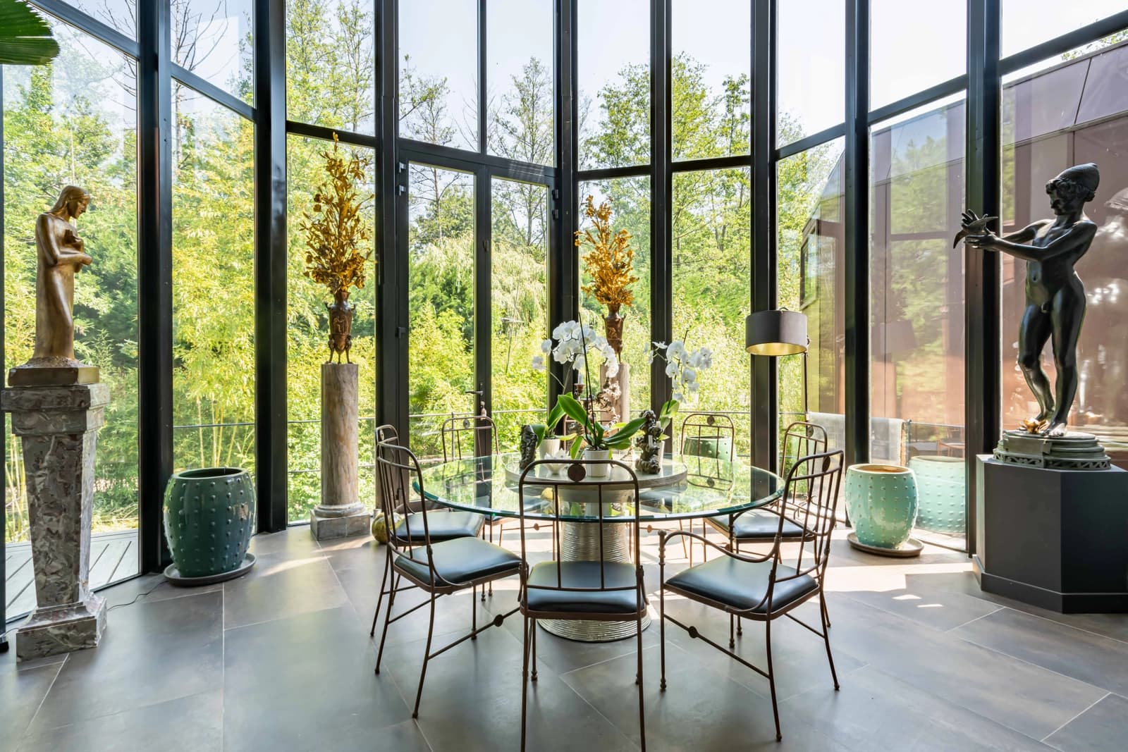 Salle de réunion dans Utopia Home: une demeure de rêve et d'évasion - 0