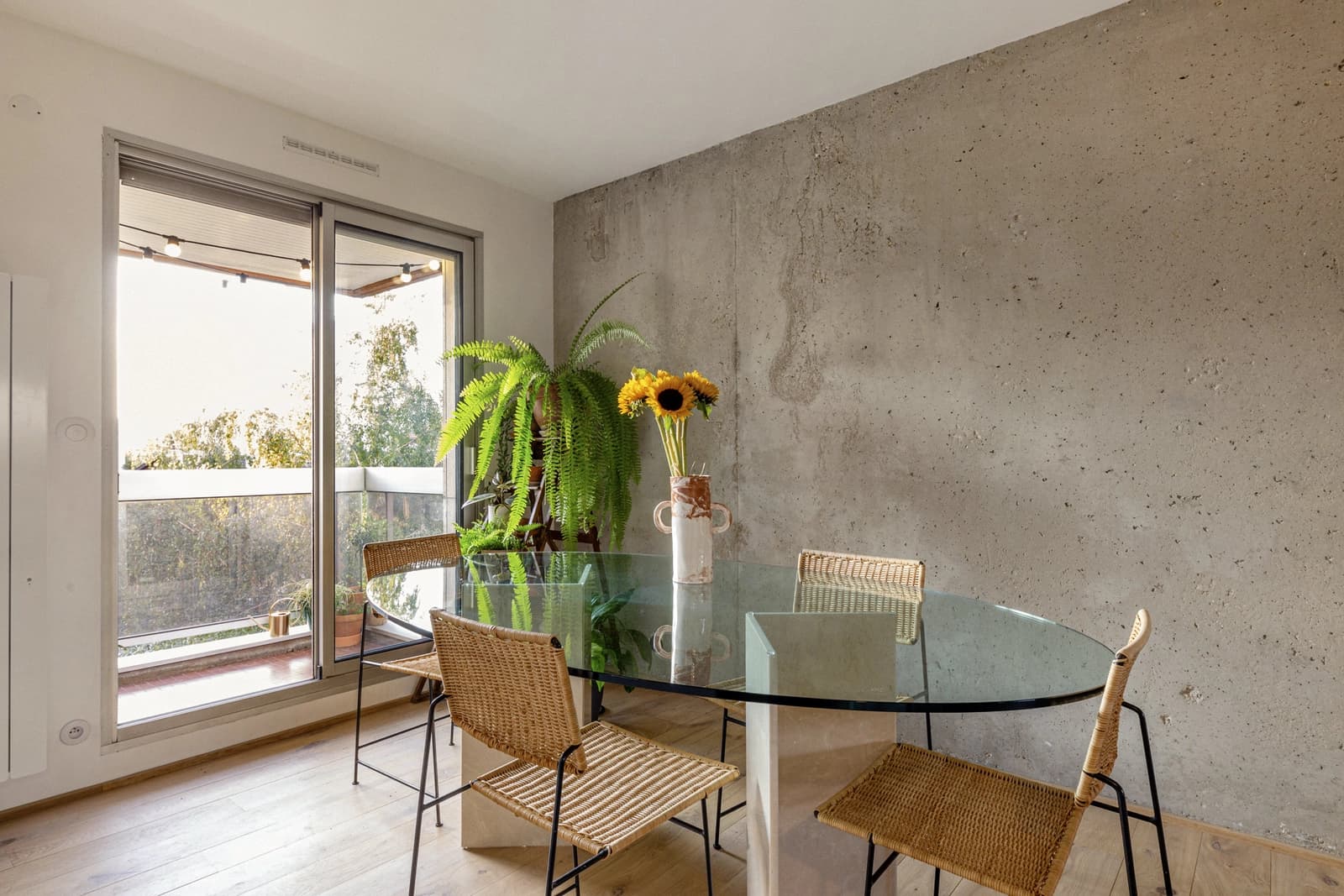 Meeting room in Modern, minimalist apartment - 1