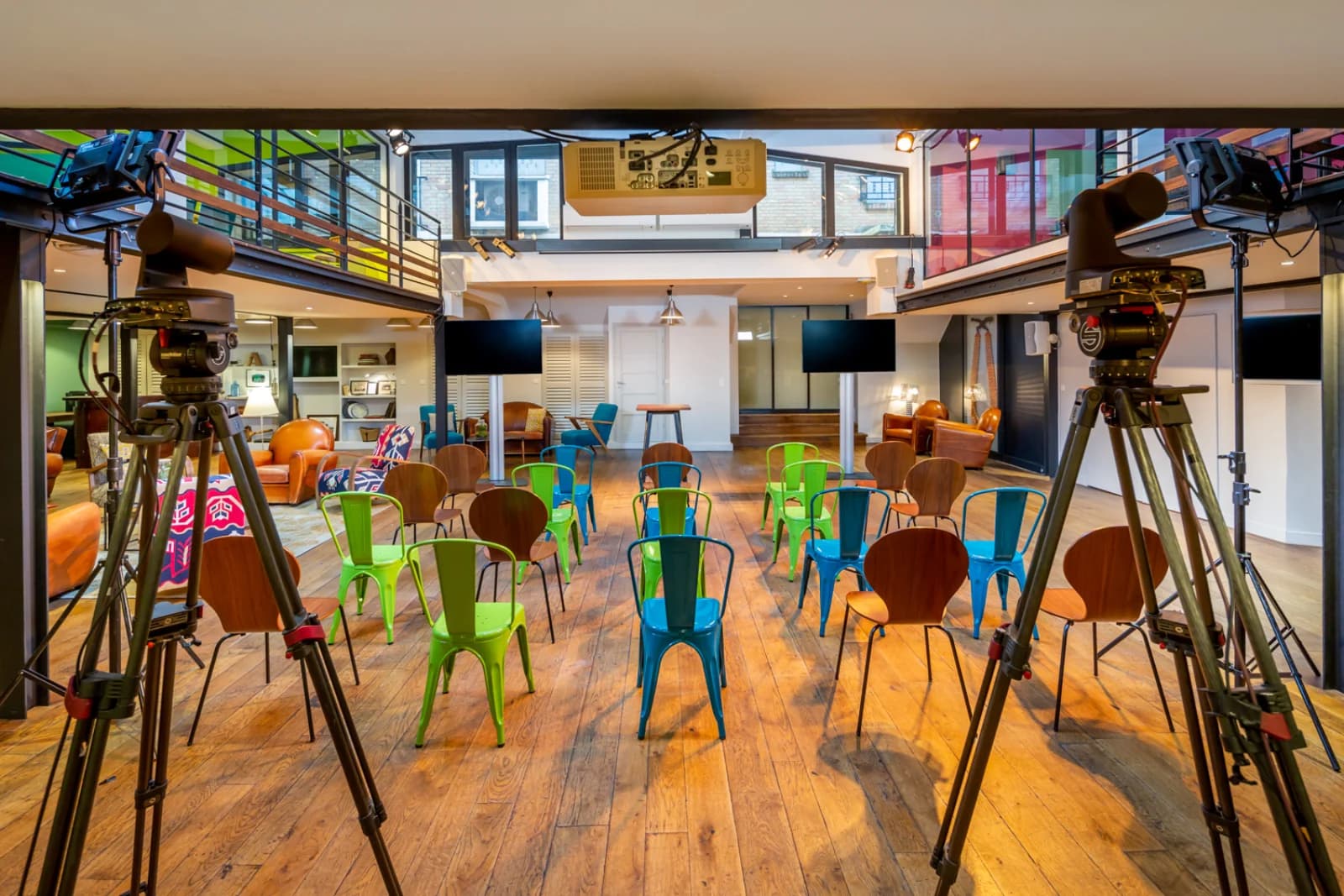 Meeting room in Unique and atypical 600m² loft in Paris - 1