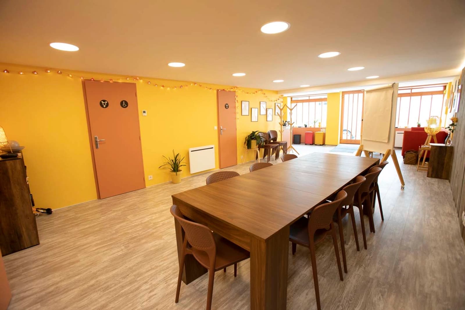 Salle de réunion dans Le Repère: un espace pour des rencontres conviviales - 1