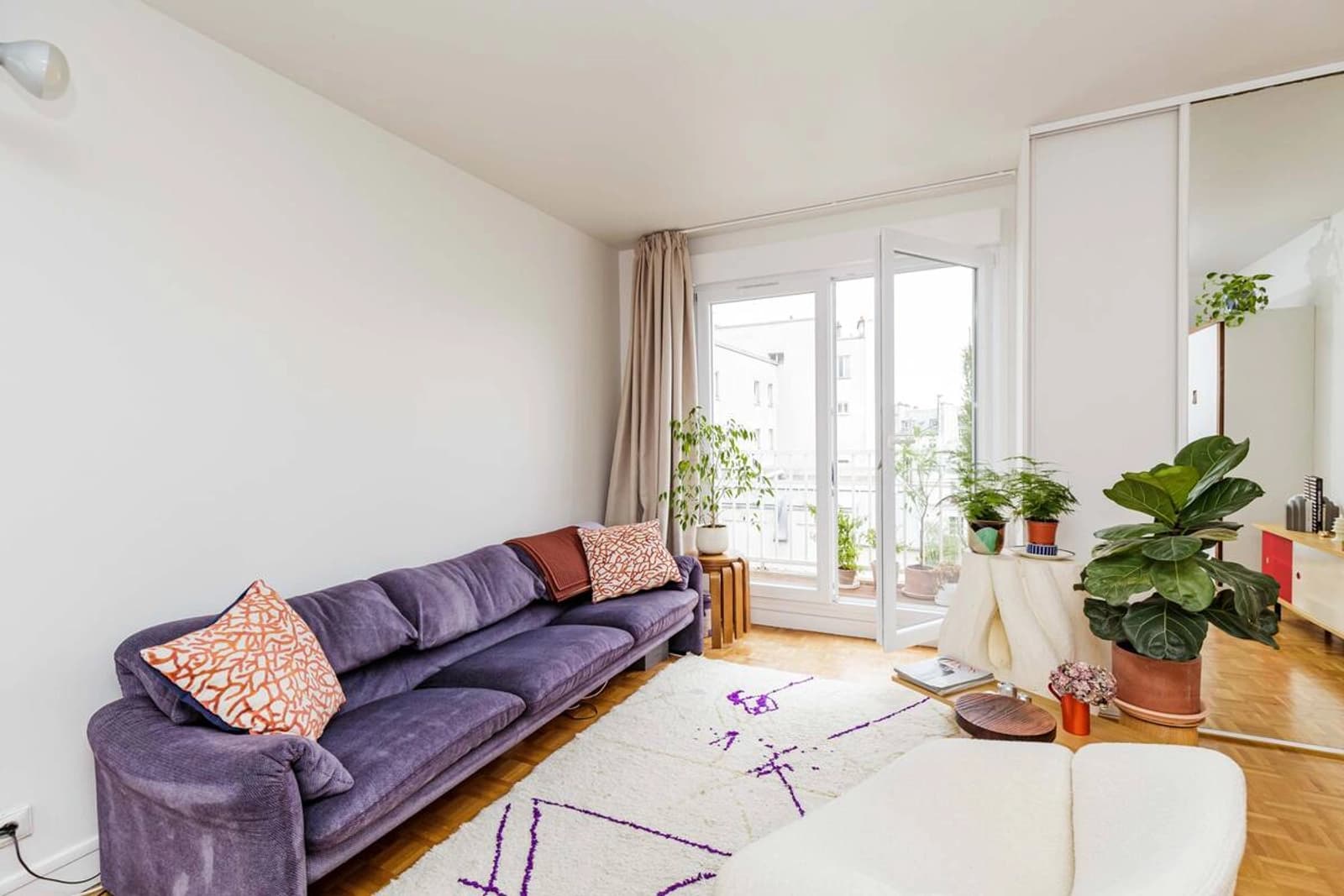 Salon dans Loft design avec terrasses au coeur de Paris - 1