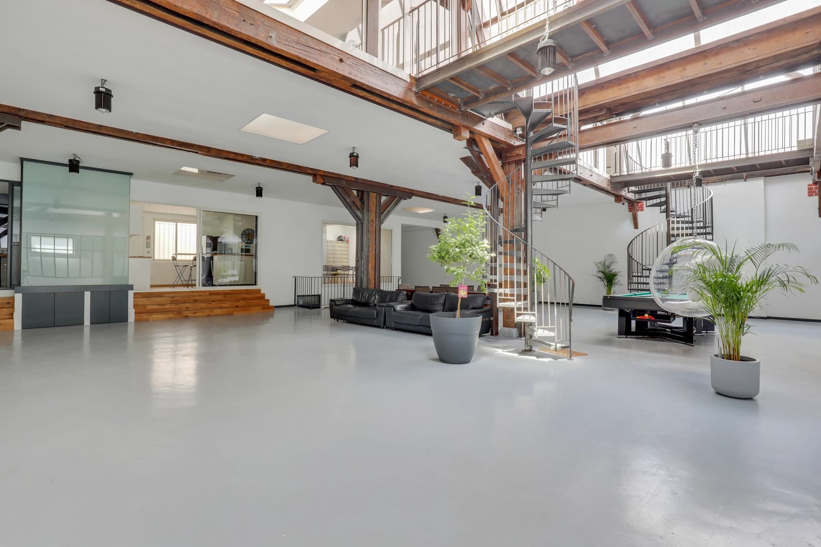 Salle de réunion dans Loft aux volumes spectaculaires, tout près de Paris - 1