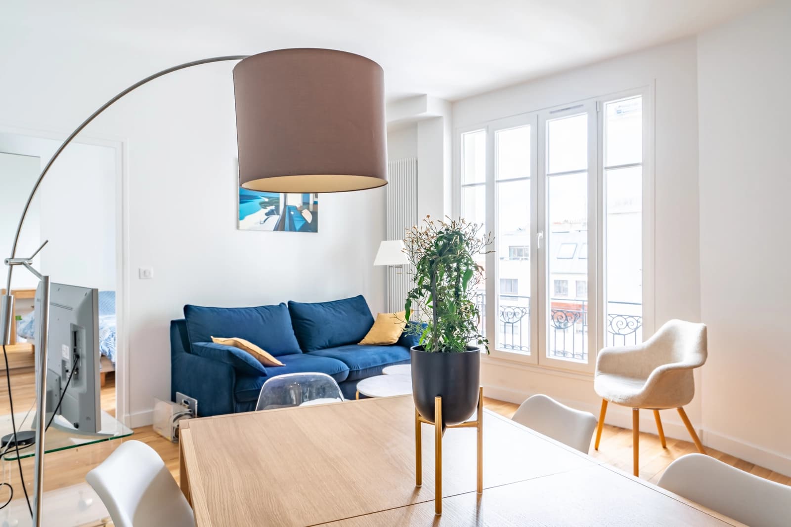 Salon dans Appartement Arts Déco, une élégance intemporelle - 1