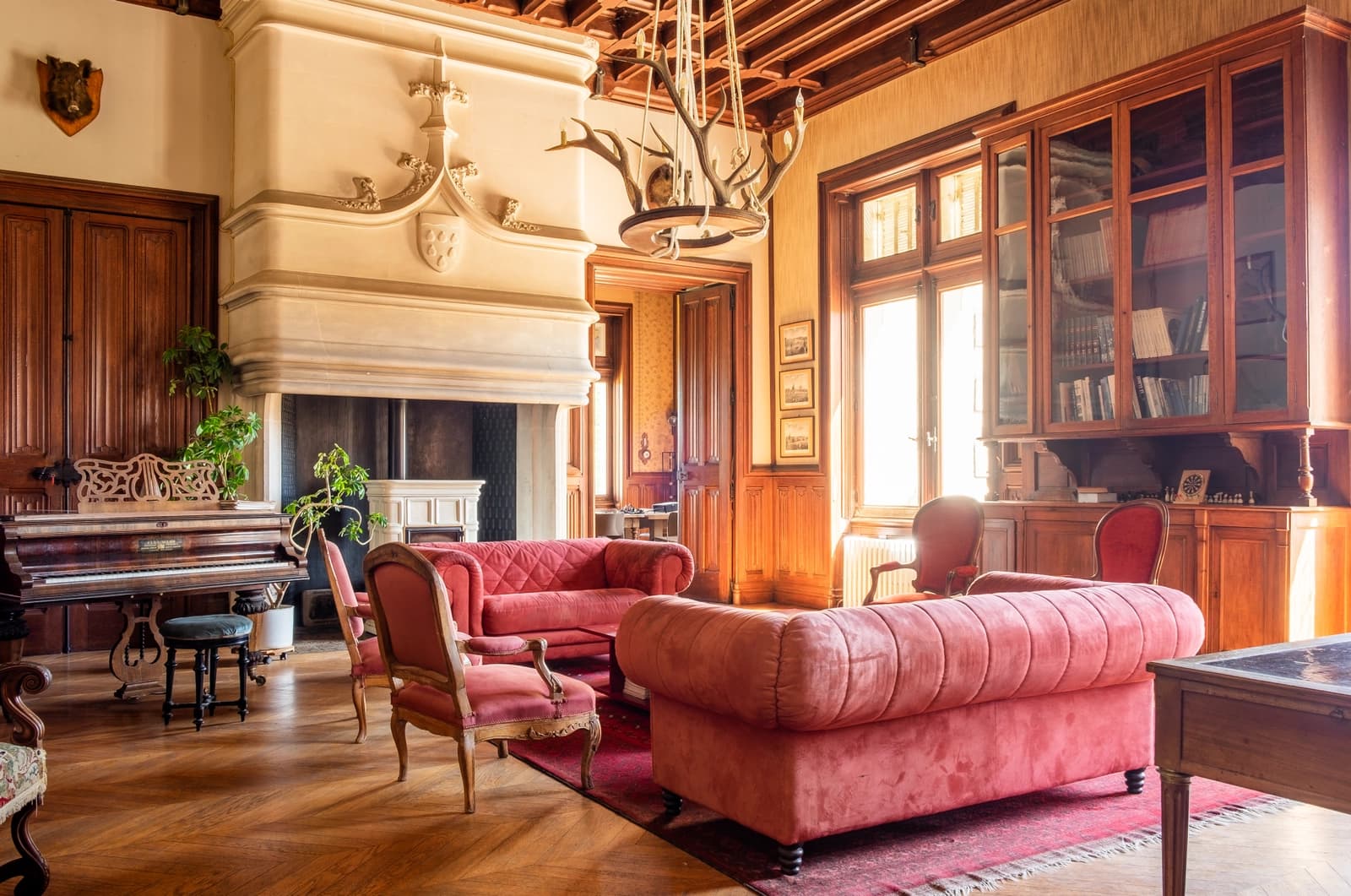 Living room in Castle between fields and forests - 1