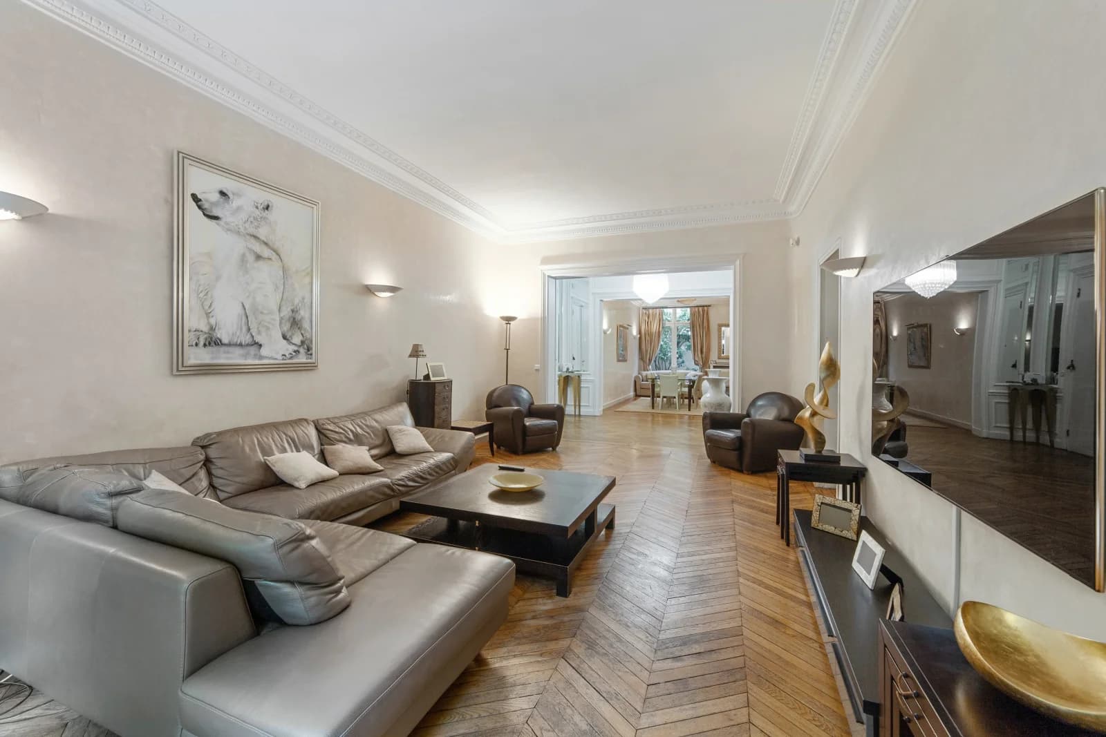 Salon dans Logis urbain offrant une ambiance champêtre et paisible - 1