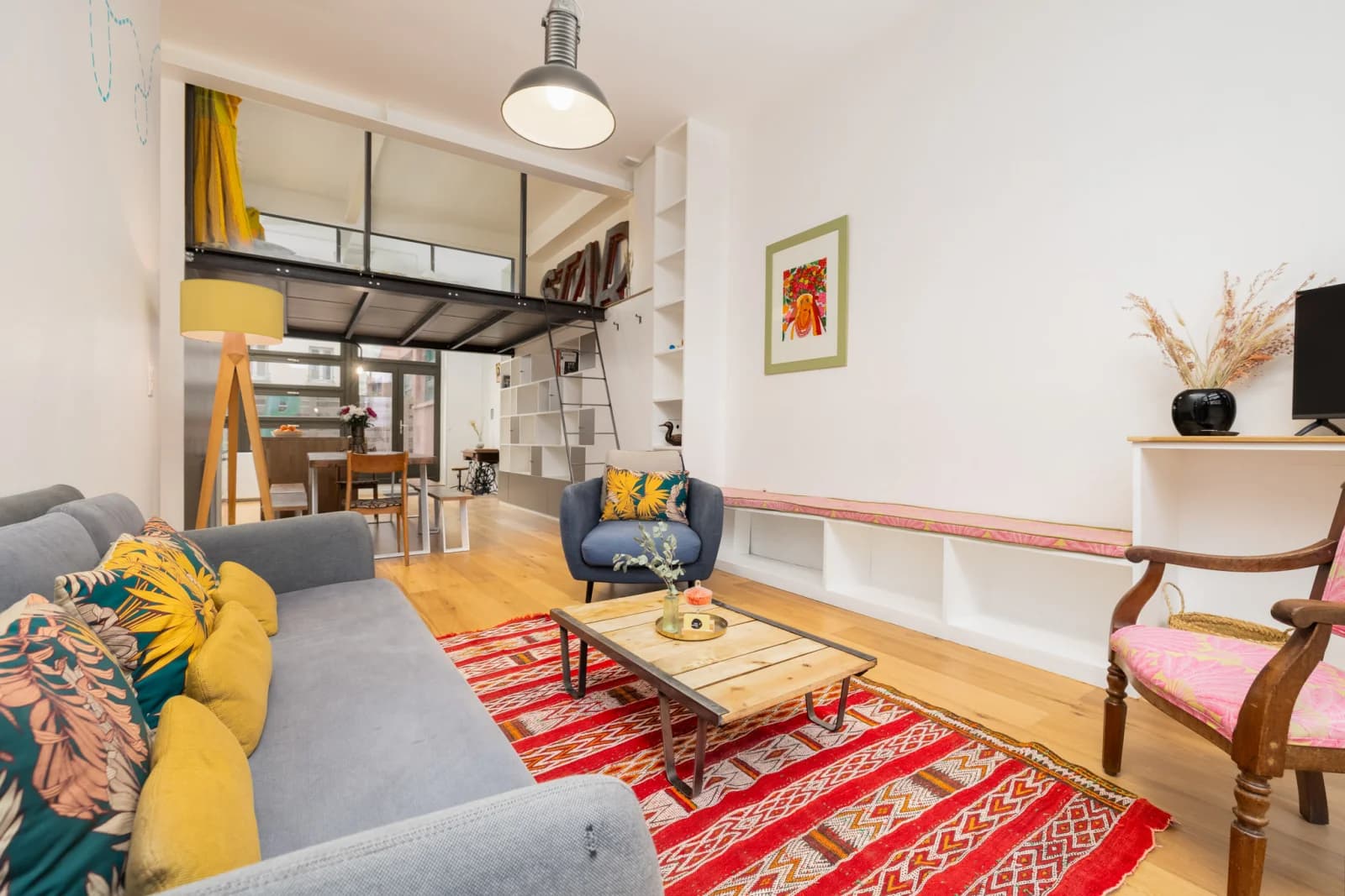 Loft d'architecte spacieux: 6 ch., terrasse