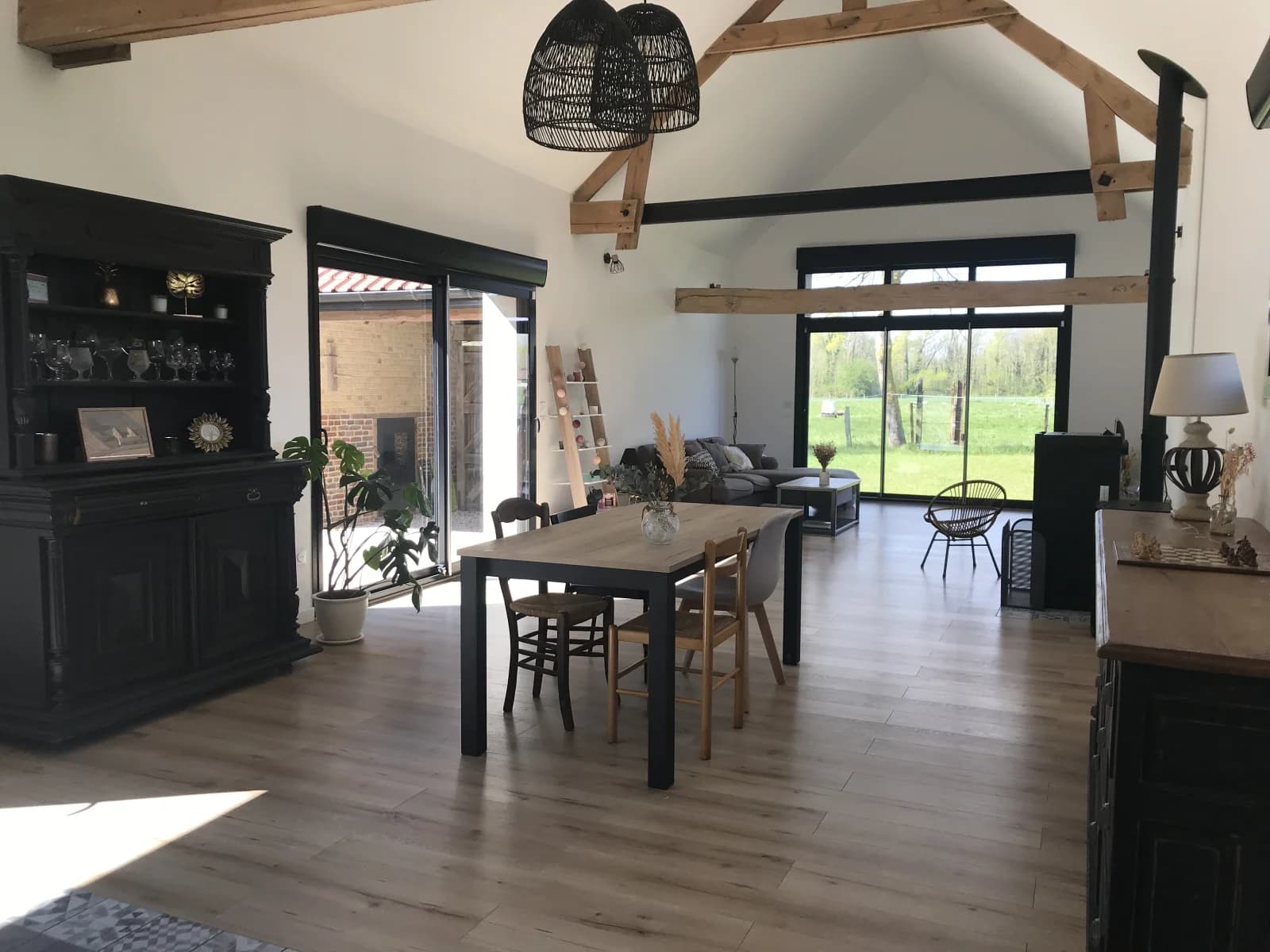 Meeting room in Renovated square farmhouse, view of garden & pasture - 1