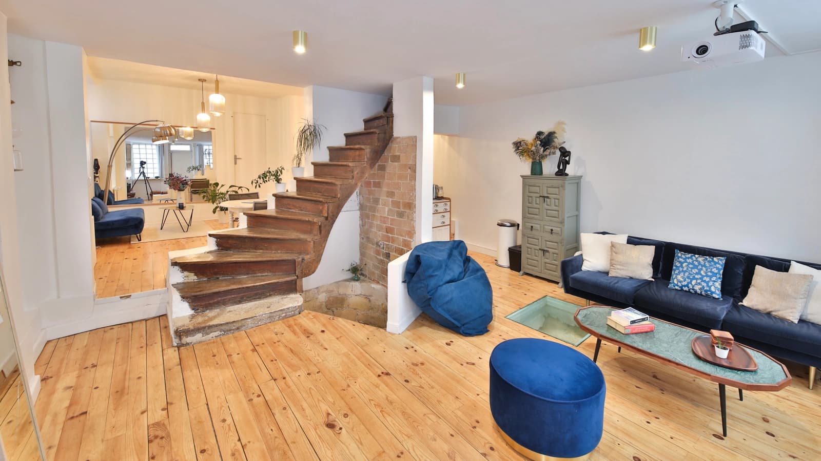 Salon dans Lieu insolite: bar et studio en souplex de charme - 0