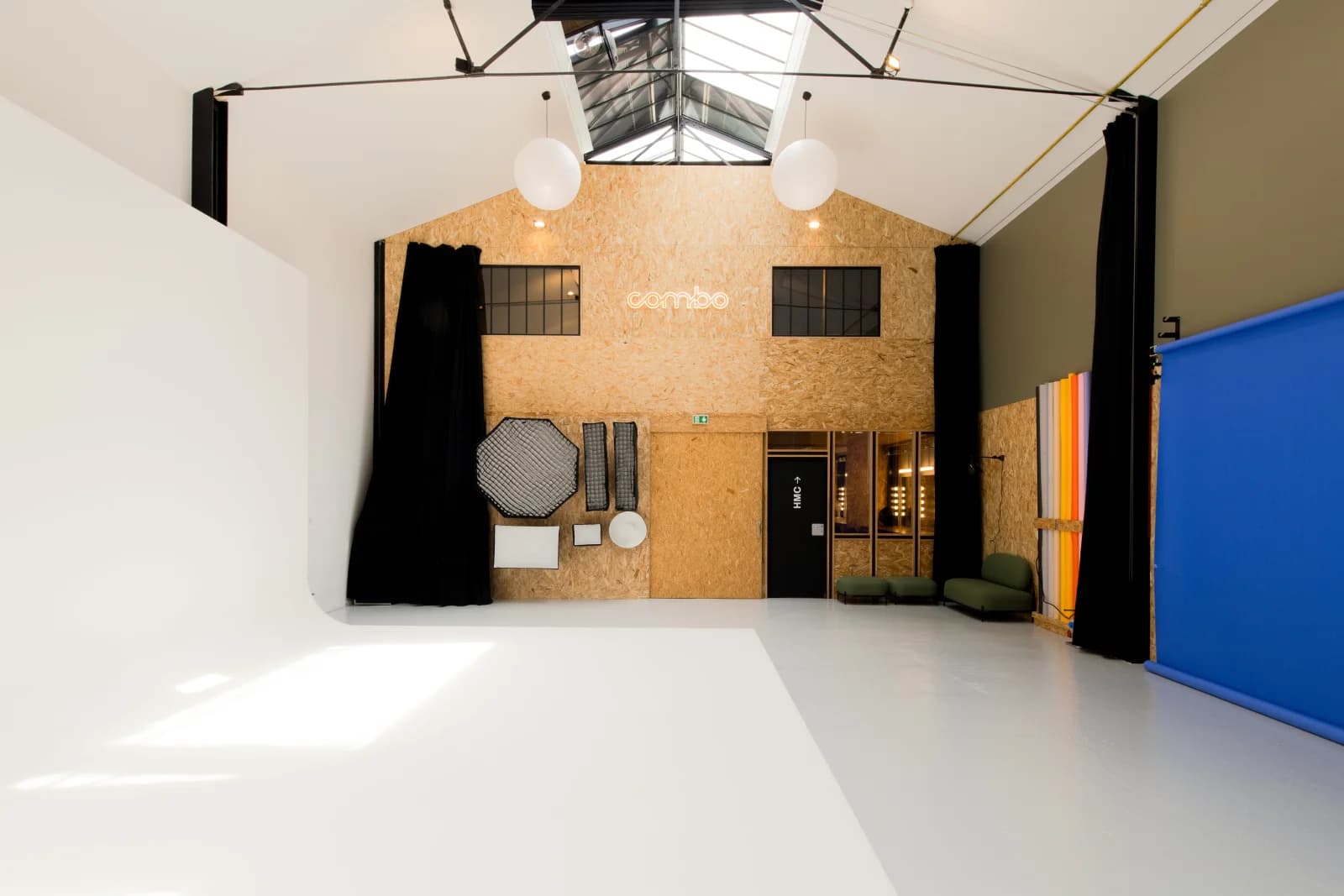 Space Daylight studio cyclo in Aubervilliers - 2