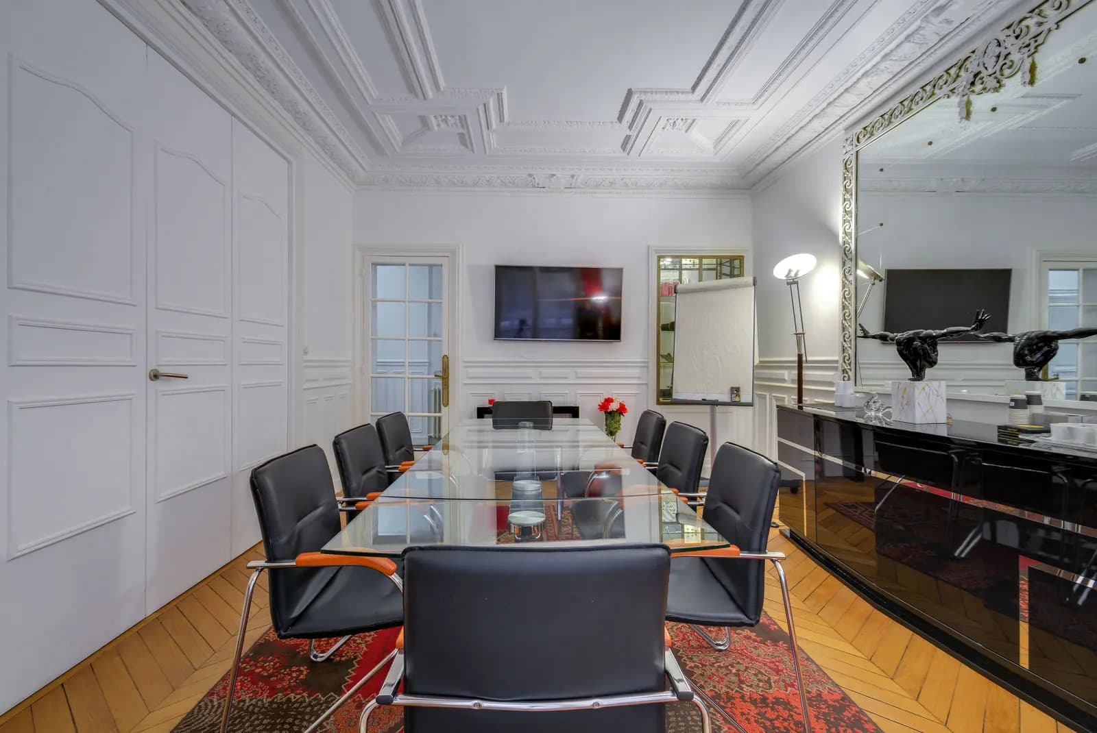 Salle de réunion dans Élégant appartement Haussmannien au cachet préservé - 1