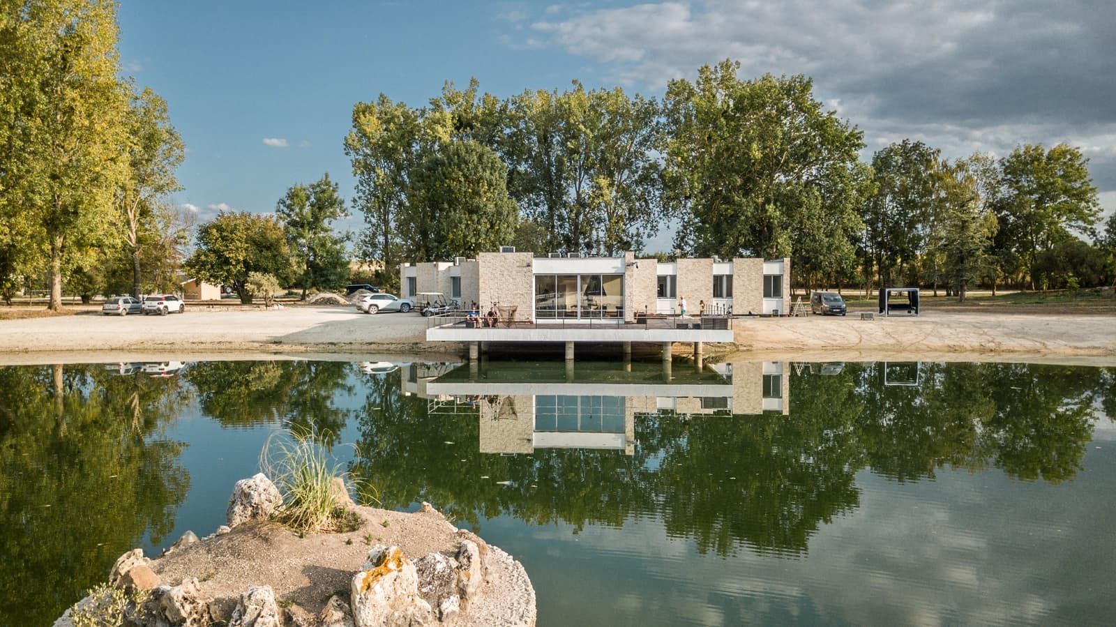 Salle de réunion dans Villa de prestige: salle de réception de 400m² - 0