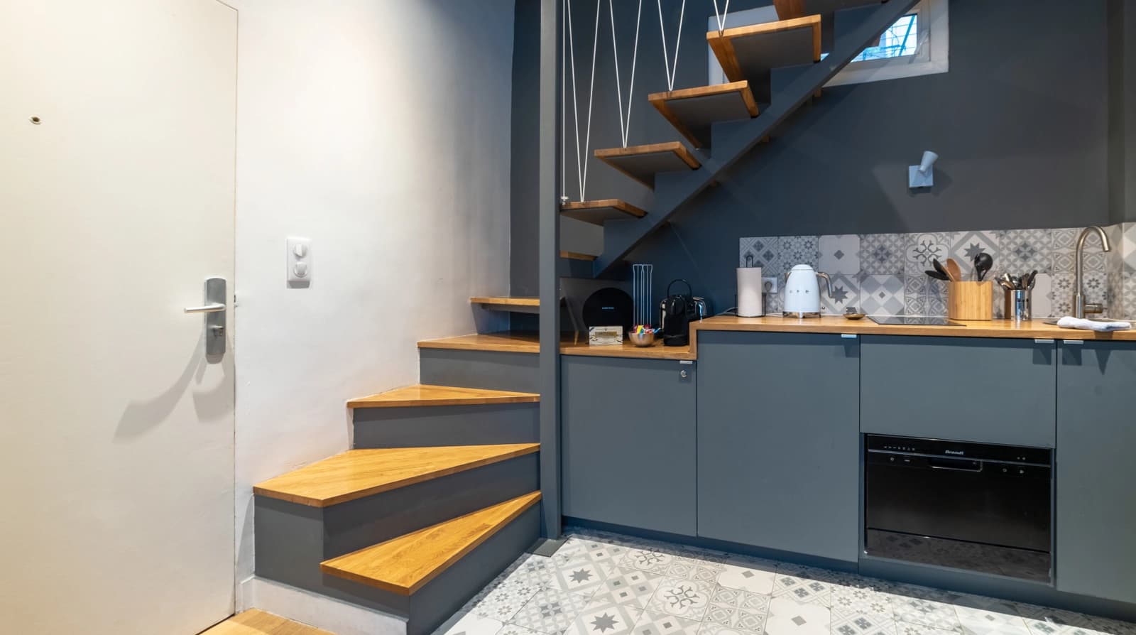 Cuisine dans Paris République: espace au design moderne et épuré - 1