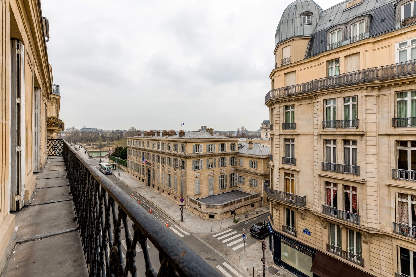 Meeting room in Apartment - Sublime view of the Musée d'Orsay - 1