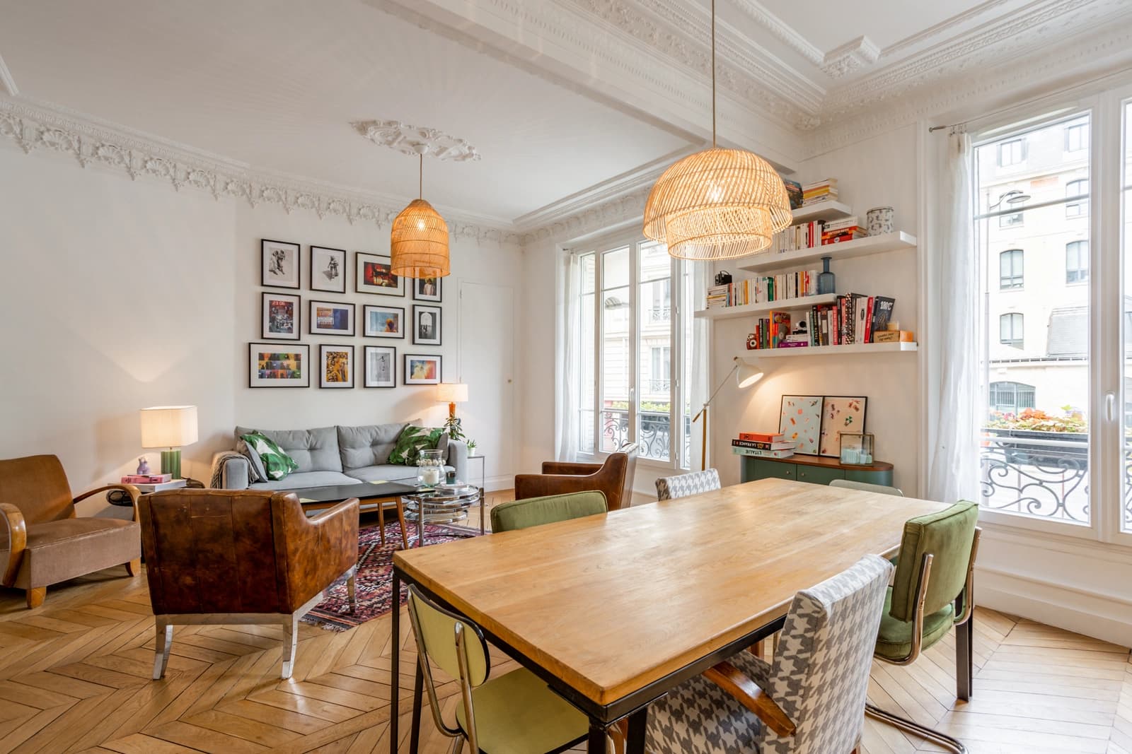 Salle de réunion dans Appartement Haussmannien avec une vaste pièce à vivre - 1