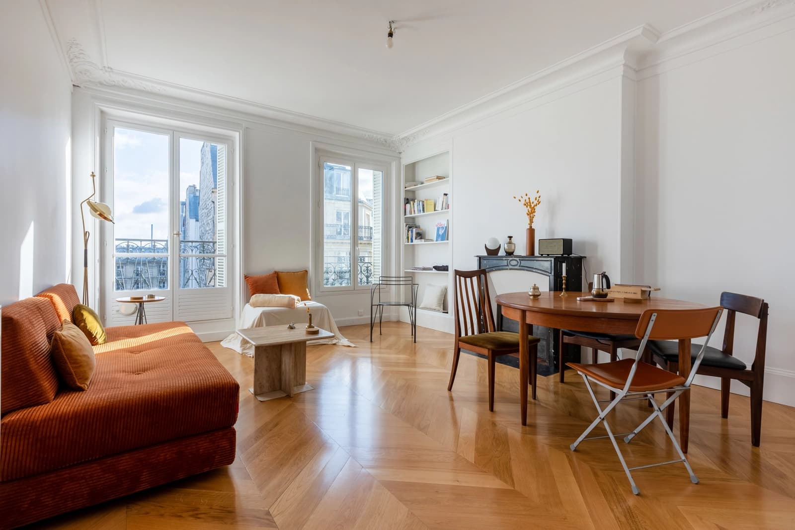 Salon dans Bel Haussmannien avec une vue imprenable sur le Sacré Coeur - 0