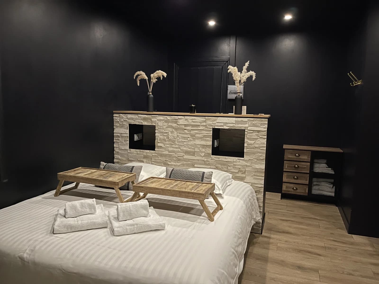 Chambre dans Spa & Love: balnéo, lit Queen Size, cocon romantique - 1