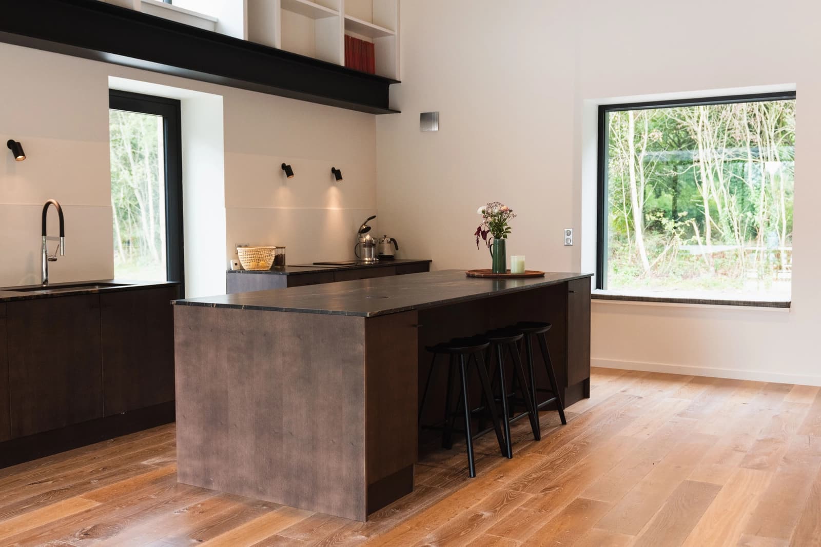 Espace Maison design sublimée par ses pierres apparentes - 3