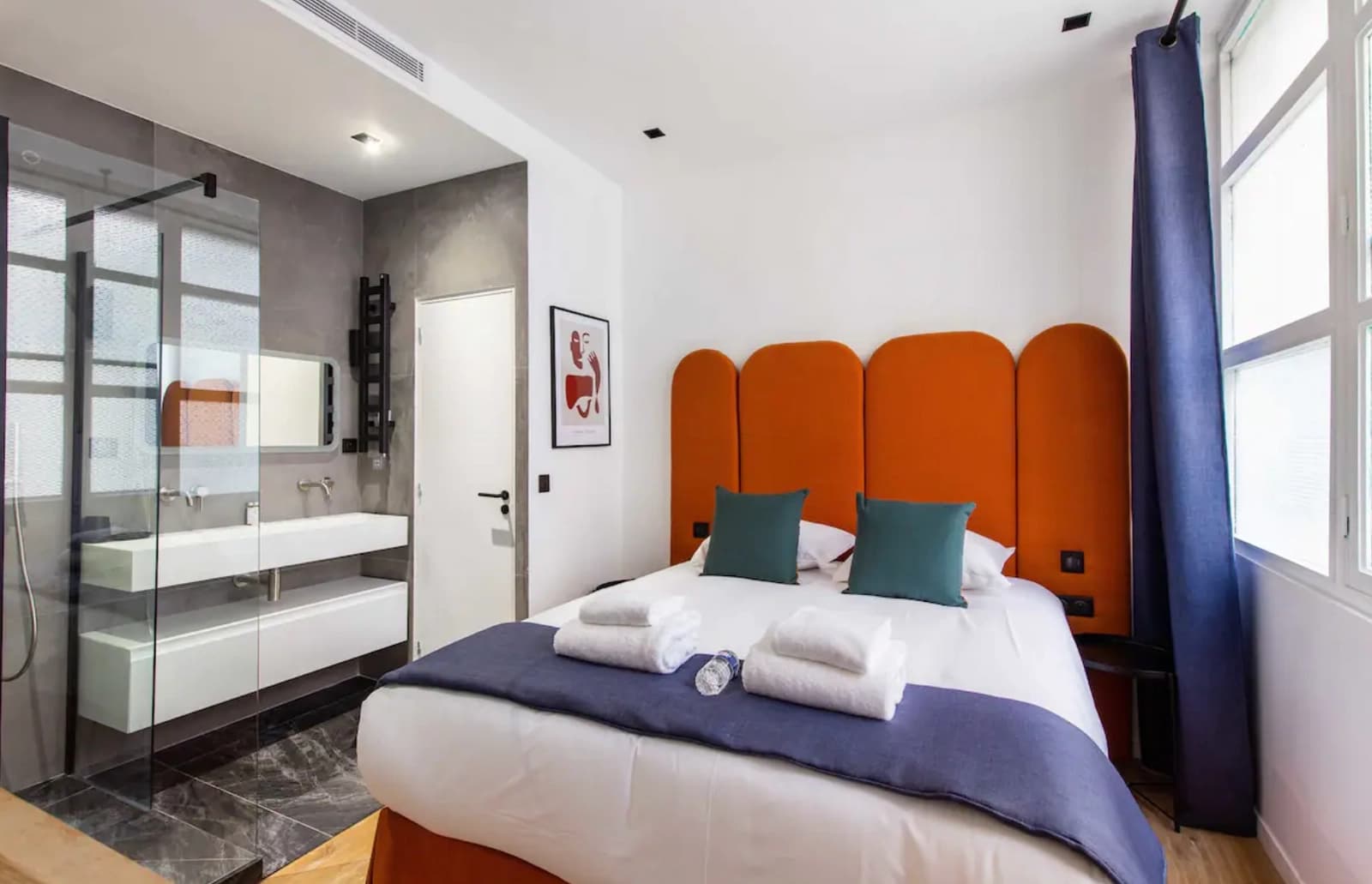 Bedroom in Appt between the Canal Saint Martin and the Marais - 1