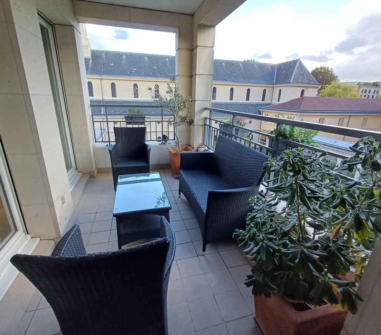 Space Bright, modern apartment with terrace - 3