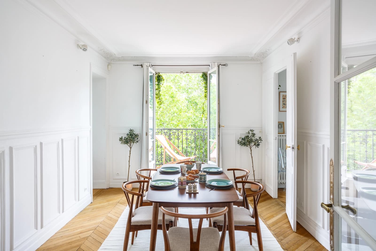 Salle de réunion dans Très bel appartement au coeur de St-Germain-des-Prés - 0