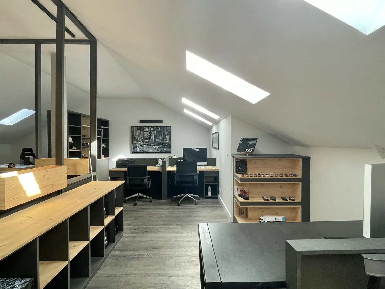 Space Shooting loft with work area - 3