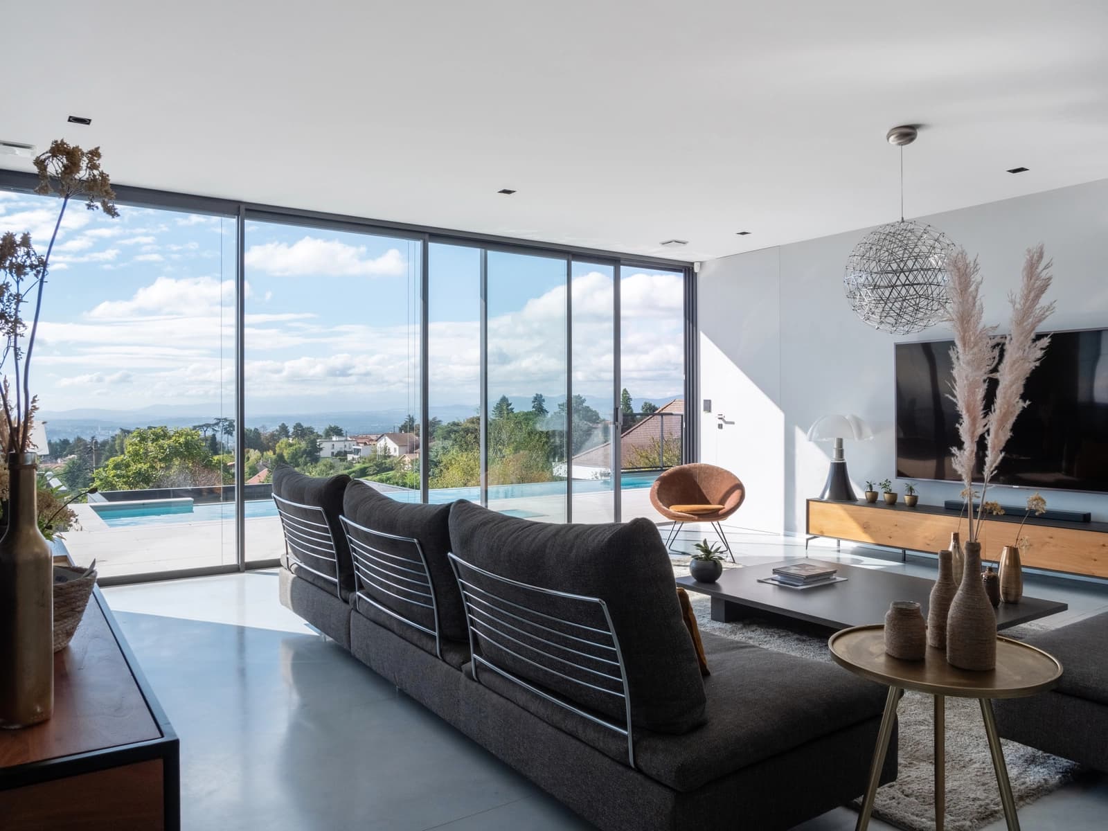 Living room in House with exceptional view in the Monts d'Or region - 1